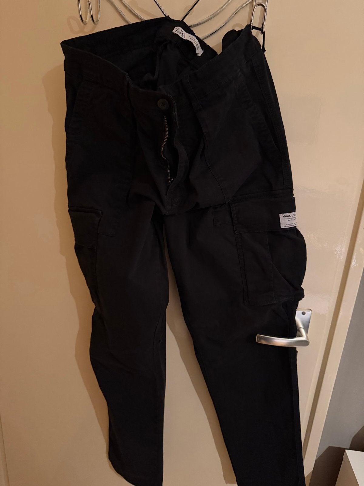 Zara Cargo Broek Zwart - Maat 42 (USA 32), Ophalen, Zo goed als nieuw, Maat 48/50 (M), Zwart