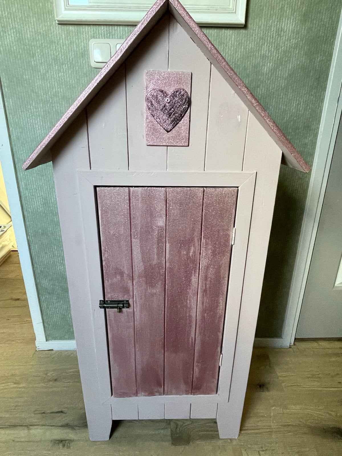 Superlief boekenkastje met roze glitter dak, Huis en Inrichting, Ophalen, Minder dan 50 cm, Gebruikt, Minder dan 25 cm