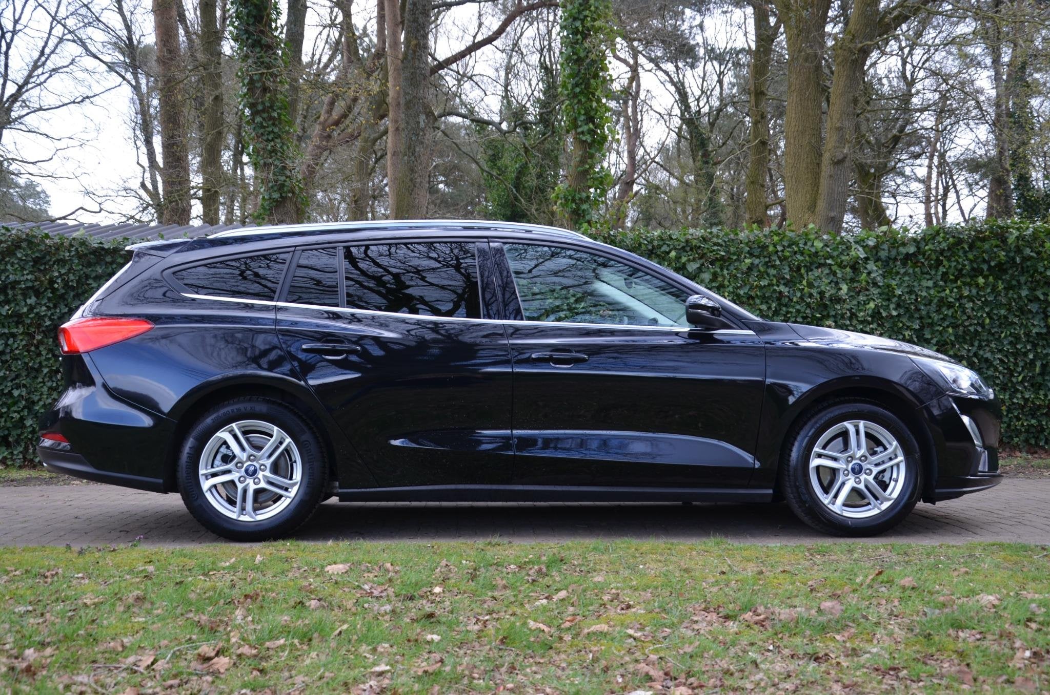 Ford Focus Wagon 1.0 EcoBoost Hybrid Trend Edition Business, Gebruikt, Lane Keeping Assist, Zwart, Origineel Nederlands