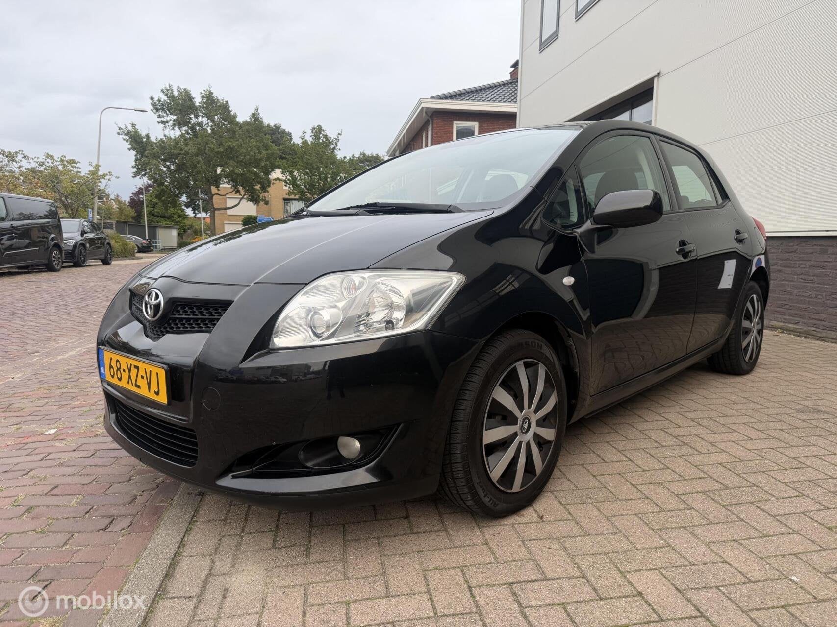 Toyota Auris 1.6-16V Sol Business AUTOMAAT/NAVI/CRUISE/TREKH, Auto's, 450 kg, Gebruikt, 4 cilinders, Zwart