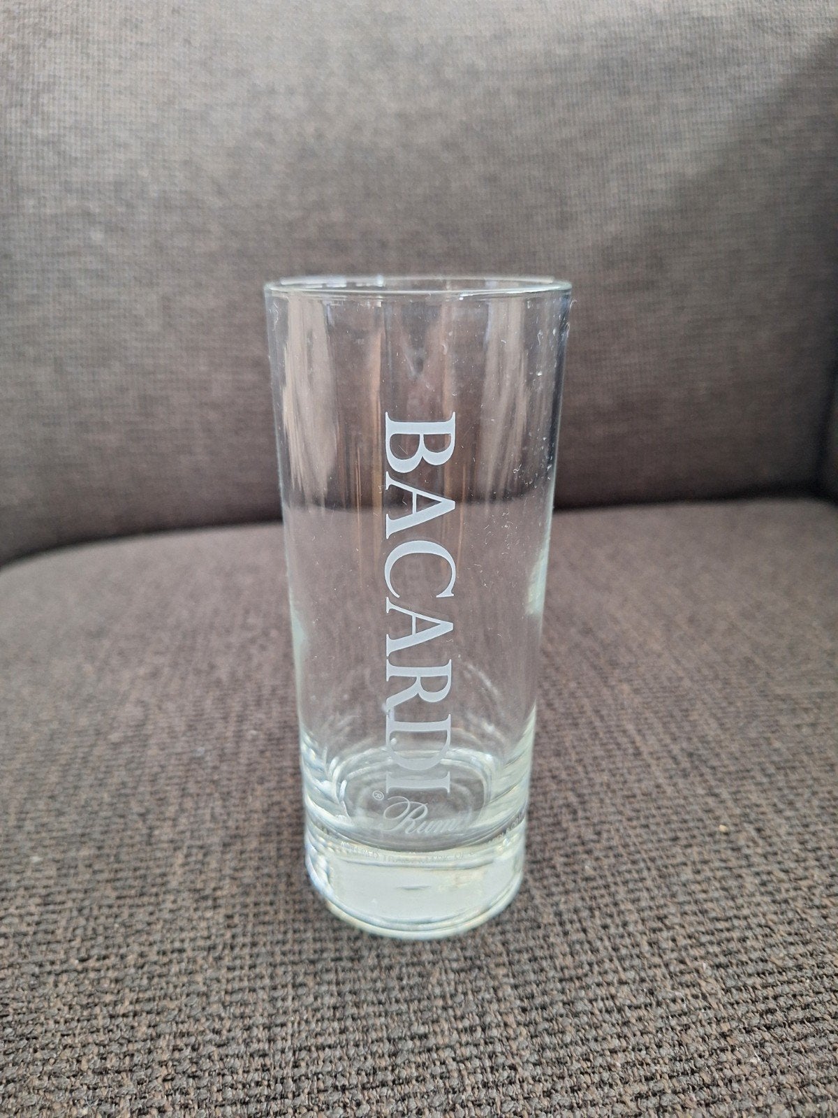 BACARDI long drink glas, gegraveerde logo, 14 cm hoog, Ophalen of Verzenden, Zo goed als nieuw, Borrel- of Shotglas