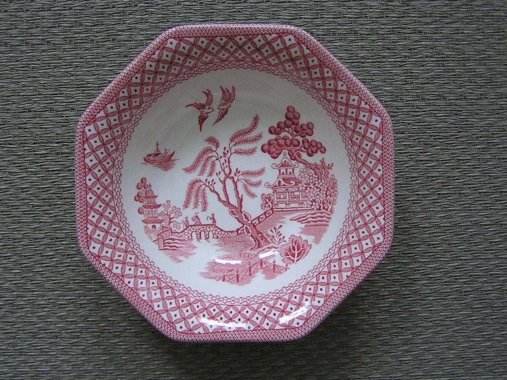 Rood Royal Staffordshire schaaltje., Antiek en Kunst, Antiek | Servies los, Ophalen of Verzenden