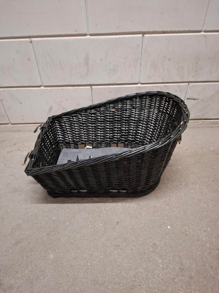 Zwarte rieten hondenfietsmand achterop fiets (52x33 cm), Ophalen, Gebruikt