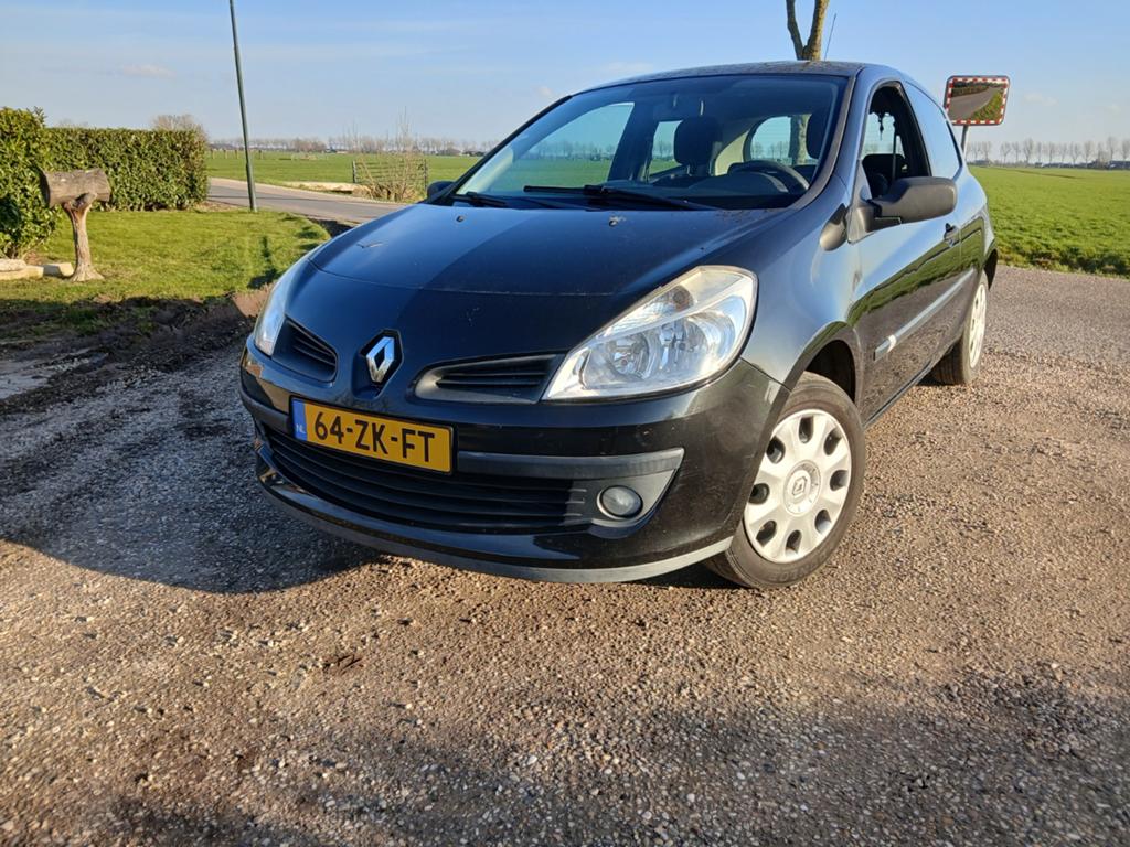Mooie originele NL clio. Km's NAP Correct, Voorwielaandrijving, 74 pk, Zwart, 4 cilinders