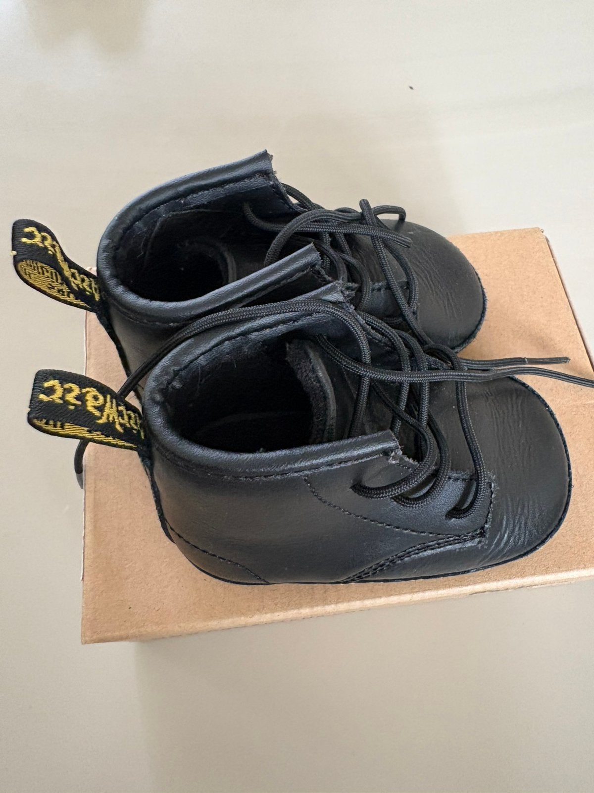 Dr Martens Auburn mt 19, Kinderen en Baby's, Ophalen of Verzenden, Zo goed als nieuw, Meisje, Schoentjes