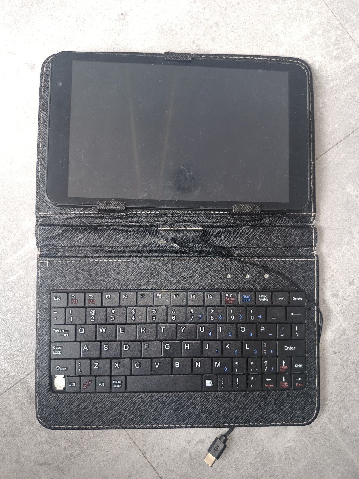 Tablet met beschadigd scherm en defect toetsenbord, Computers en Software, Windows Tablets, Ophalen of Verzenden, Gebruikt, 7 inch of minder