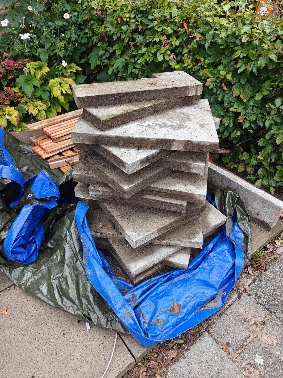 Tegels in diverse maten, Tuin en Terras, Ophalen, Gebruikt, Beton, Terrastegels