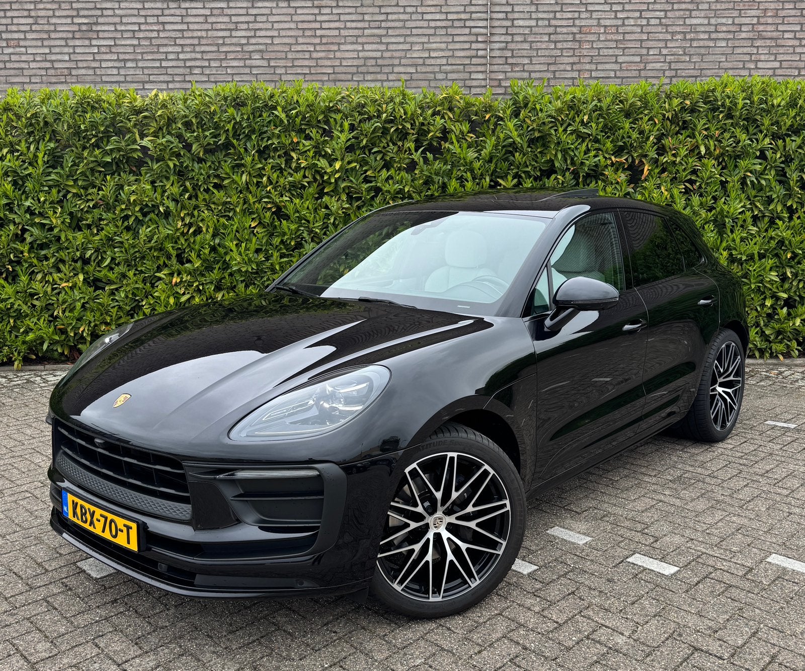 Porsche Macan 2.0 TURBO SPORT PDK 2023, 4 cilinders, 1820 kg, Zwart, Bedrijf