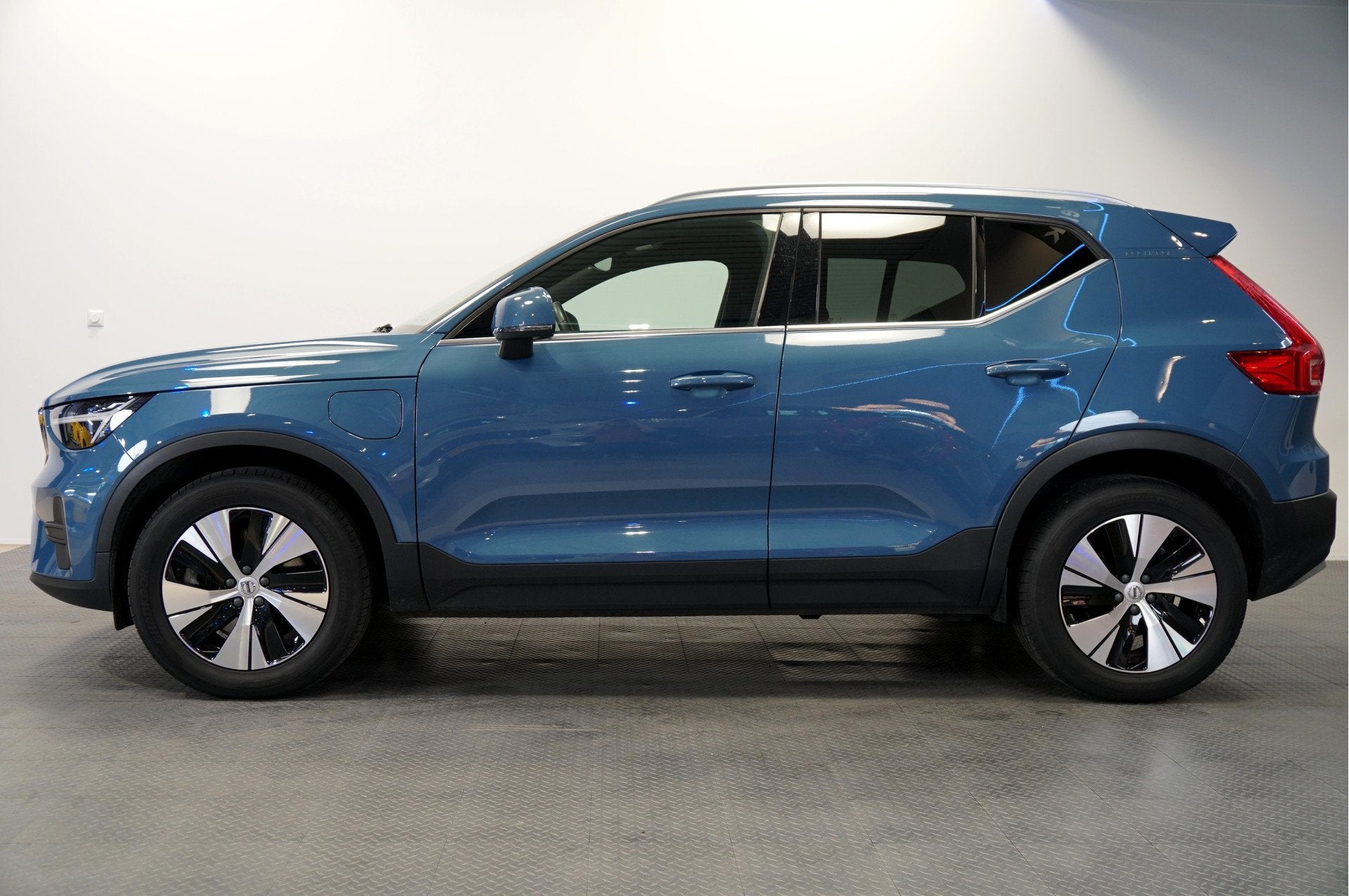 Volvo XC40 1.5 T4 Plug-in Hybrid 155kW/211pk DCT7 Inscriptio, Auto's, Dealer onderhouden, Stof, Met garantie (alle), Blauw
