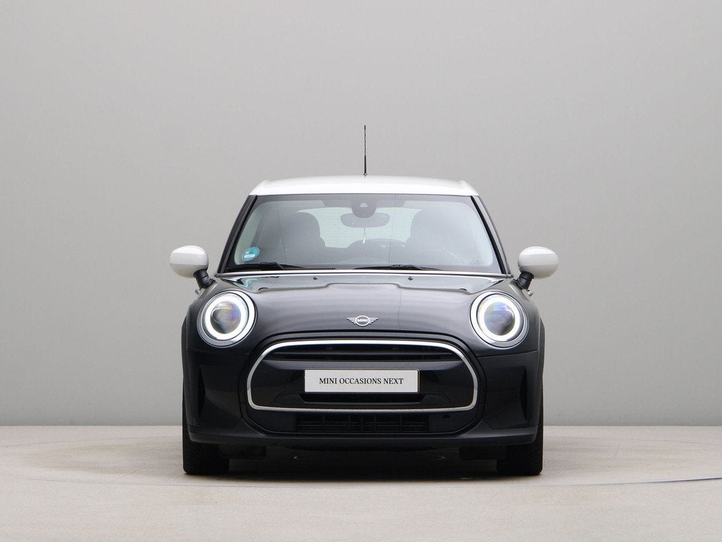 MINI 5-deurs Cooper Camden Edition Aut. (bj 2023, automaat), Gebruikt, Met garantie (alle), Parkeersensor, Zwart