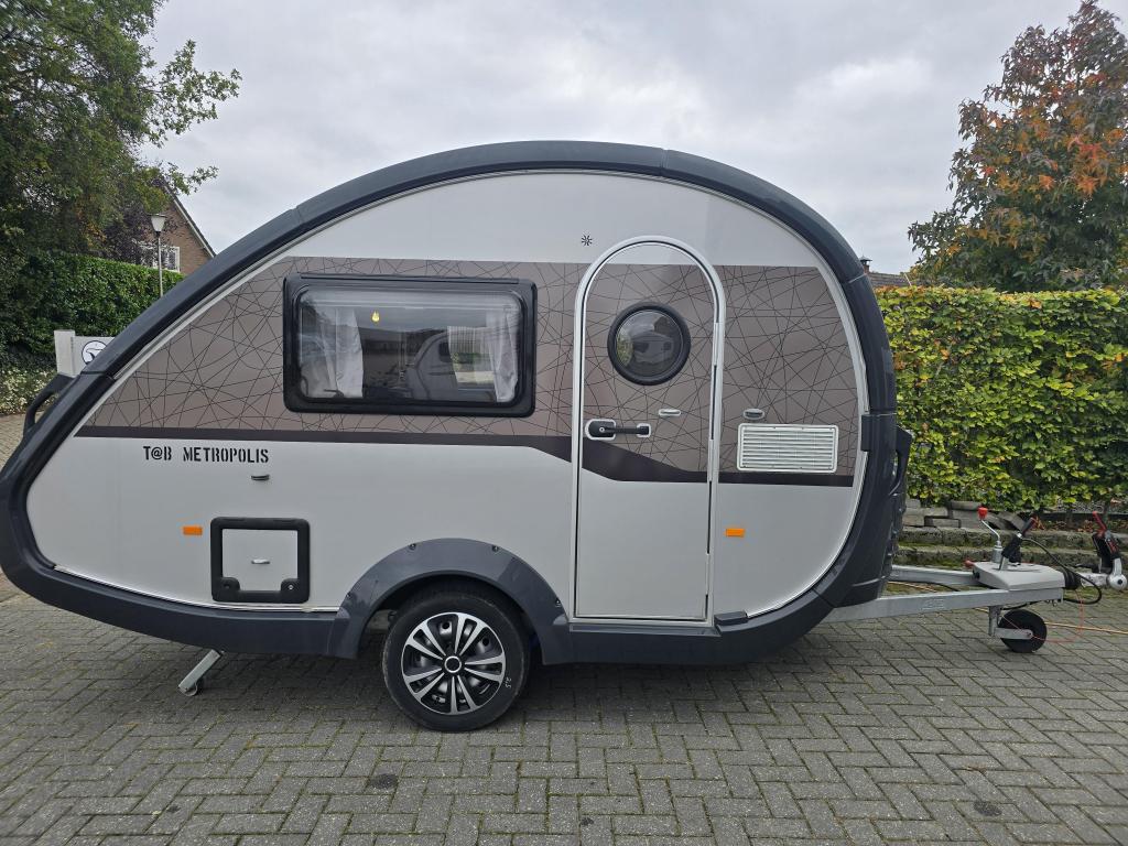 T@B Metropolis 320 met luifel en kachel, Caravans en Kamperen, Overige typen, Rondzit, Tot en met 2, Bedrijf