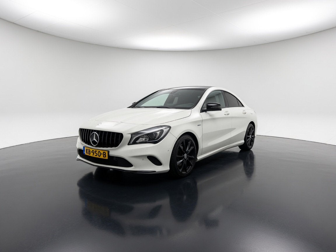 Mercedes-Benz CLA 200, AUT, Pano, Xenon, Leder, Auto's, Mercedes-Benz, Zwart, 715 kg, Wit, 19 km/l