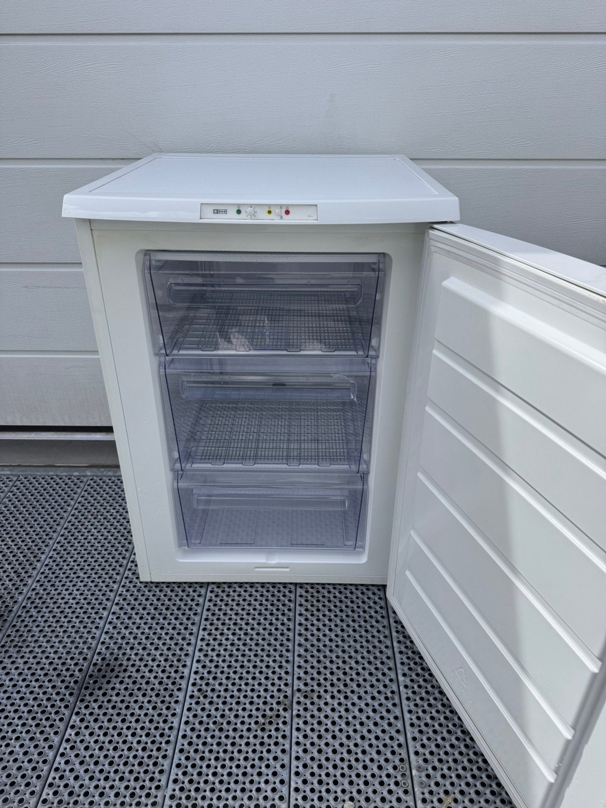 Tafelmodel vriezer met drie lades Zanussi, Minder dan 60 cm, Zo goed als nieuw, Energieklasse A of zuiniger, Vrijstaand