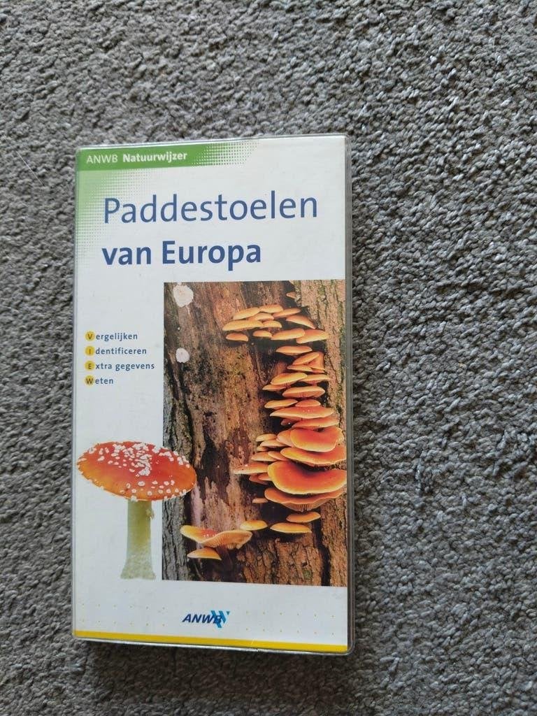 ANWB Natuurwijzer Paddenstoelen van Europa, ANWB, Ophalen of Verzenden, Zo goed als nieuw, Natuur algemeen