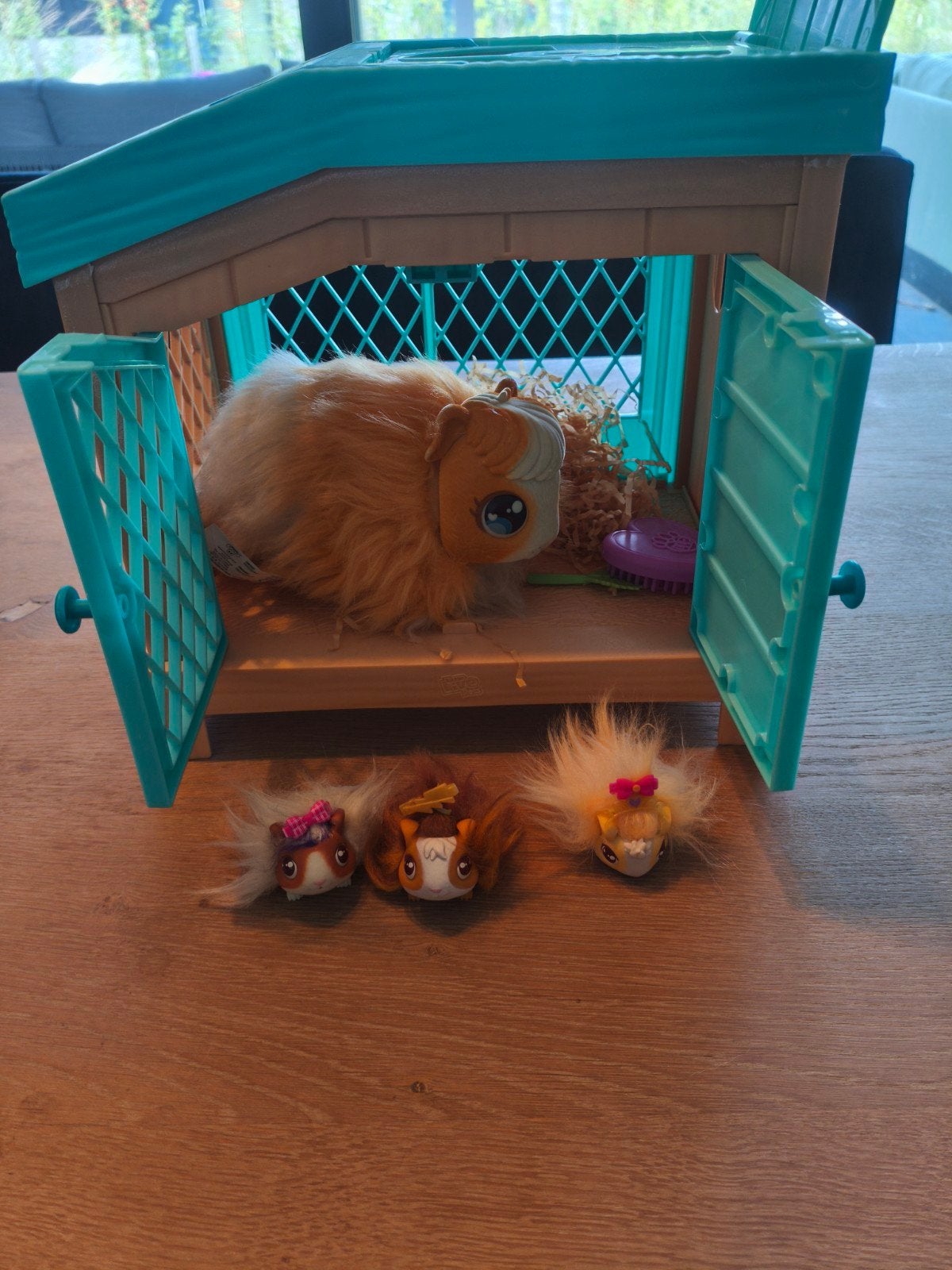 Little Live Pets cavia met hok en 3 baby cavia's, Ophalen, Zo goed als nieuw