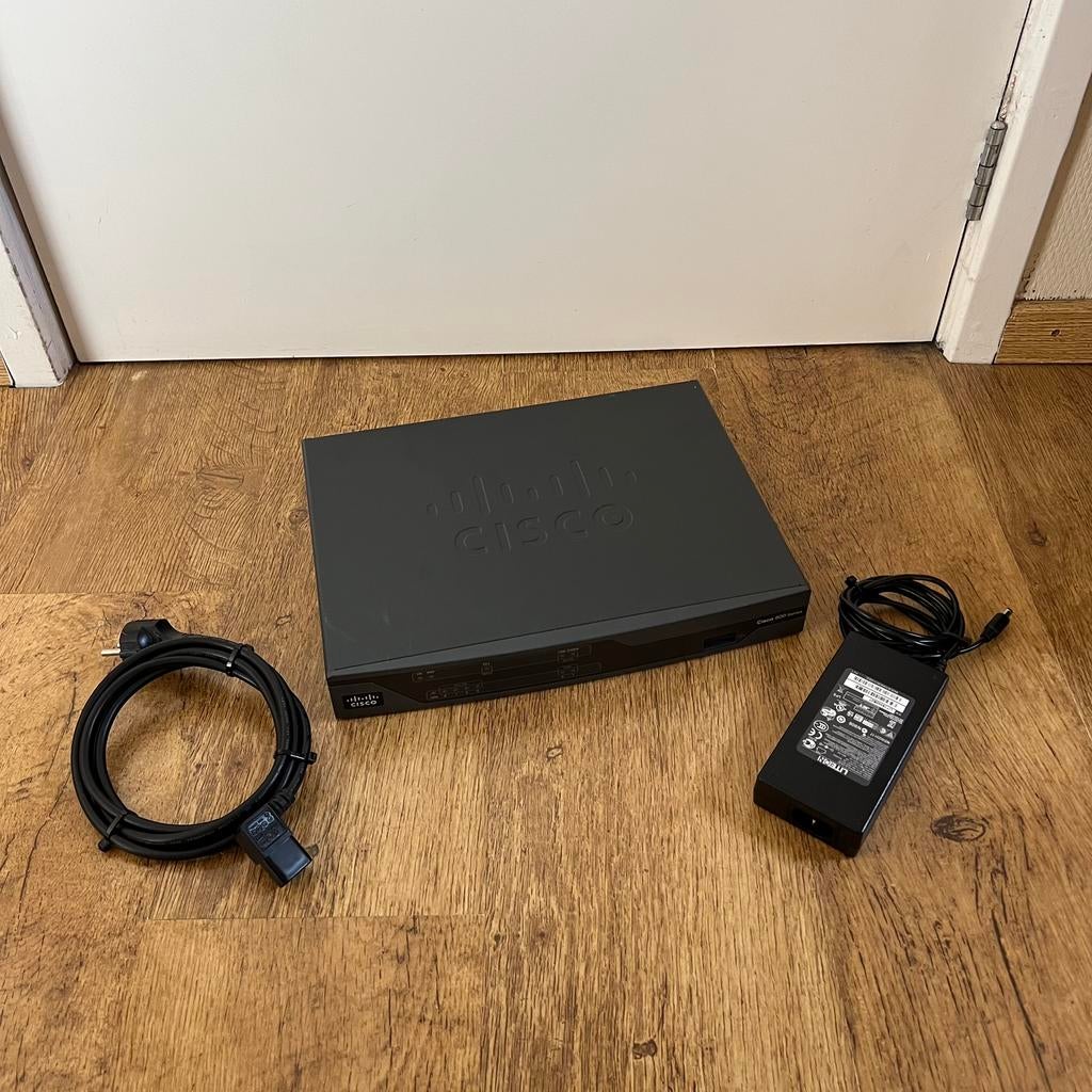Cisco 881 router (Cisco 800 serie), Ophalen of Verzenden, Gebruikt, Router