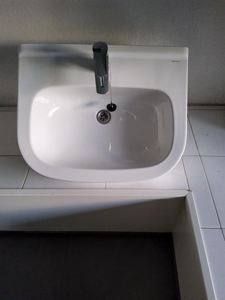 Geberit wastafel met Grohe kraan zgan 60 br x 47 xm diep., Ophalen, Zo goed als nieuw, Wastafel