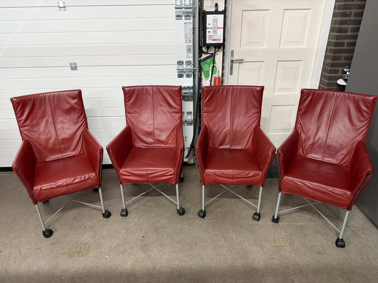 Montis Chaplin (Set van 4) rood leer, Huis en Inrichting, Ophalen, Gebruikt, Leer