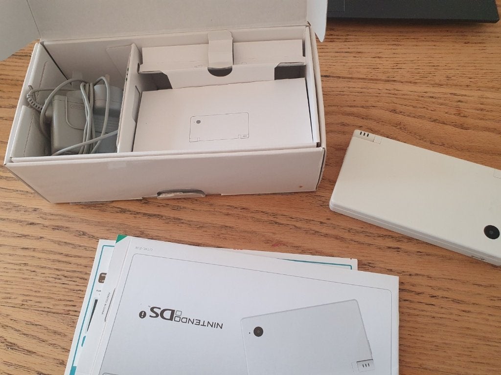 Nintendo Dsi White € 90,00, Spelcomputers en Games, Verzenden, 1 speler, Zo goed als nieuw, Vanaf 3 jaar