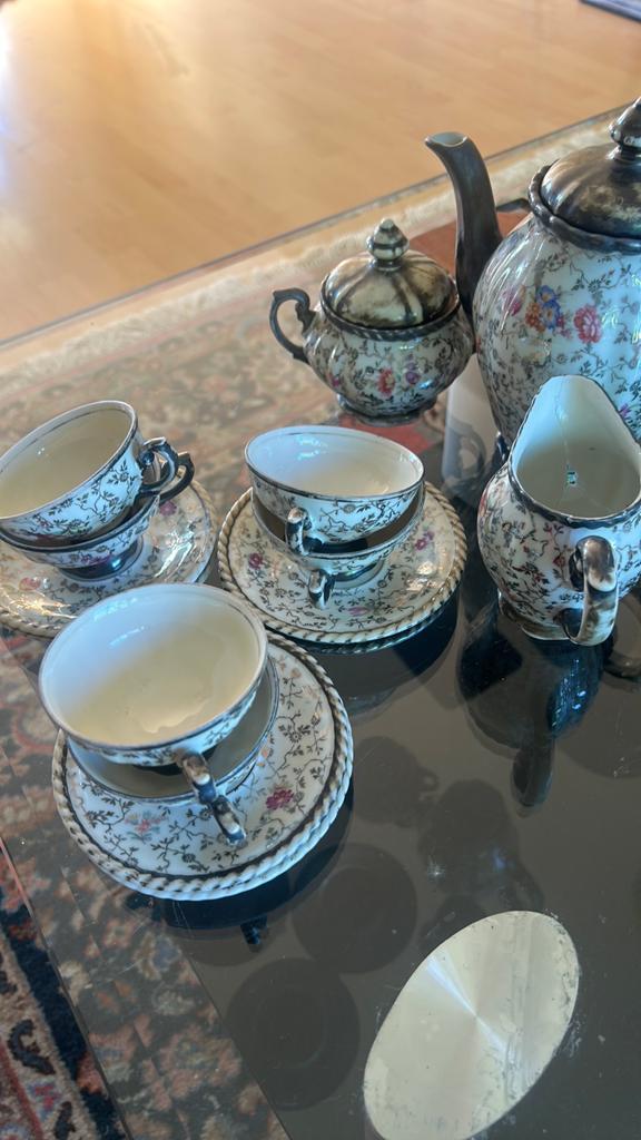 Antiek servies Balmoral Castle, Ophalen