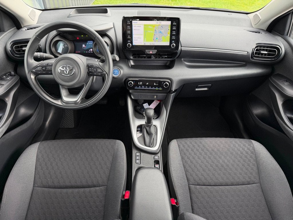 Toyota Yaris 1.5 Hybrid Executive ACC Head Up Camera CarPlay, Auto's, Toyota, Stof, Gebruikt, Zwart, Adaptive Cruise Control