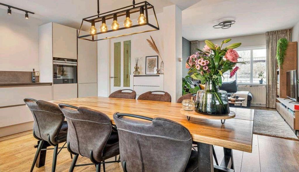 Eettafel - Massief hout - Skogsta - Ikea, Huis en Inrichting, Tafels | Eettafels, Ophalen, Overige materialen, Gebruikt, 200 cm of meer