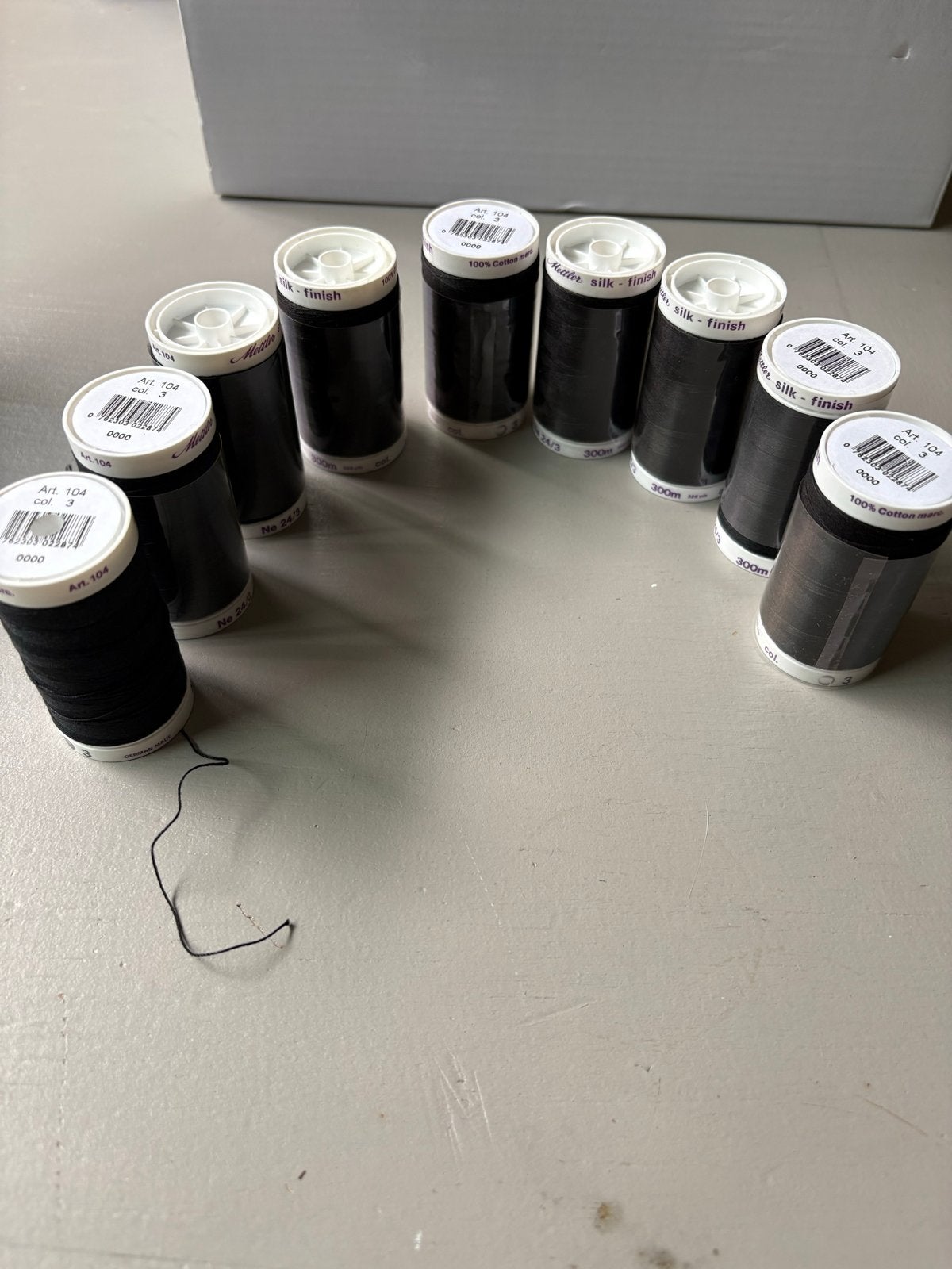 9x Mettler Extra Dik Garen Zwart - 300m Klosjes, Ophalen of Verzenden, Zo goed als nieuw, Garen of Naald(en)
