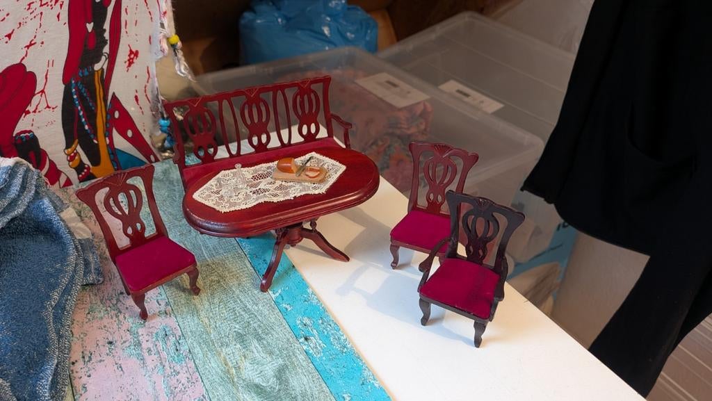 Del Prado poppenhuis meubels + figuren (complete set), Verzamelen, Poppenhuizen en Toebehoren, Ophalen of Verzenden, Gebruikt