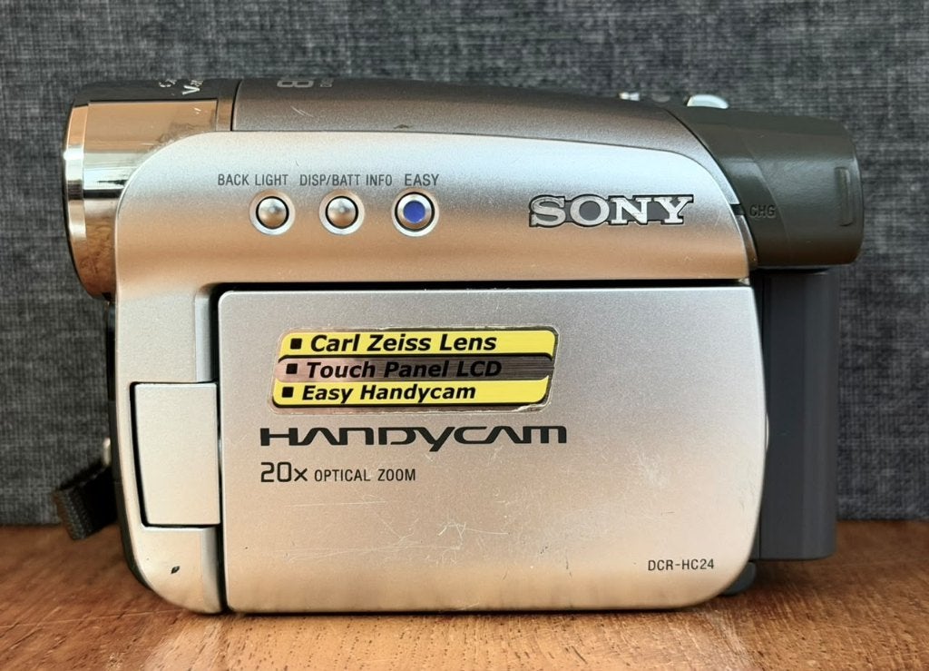 Sony Mini DV Handycam DCR-HC24E, NightShot Plus, GETEST!!, Audio, Tv en Foto, Mini dv, 20x of meer, Ophalen of Verzenden, Zo goed als nieuw