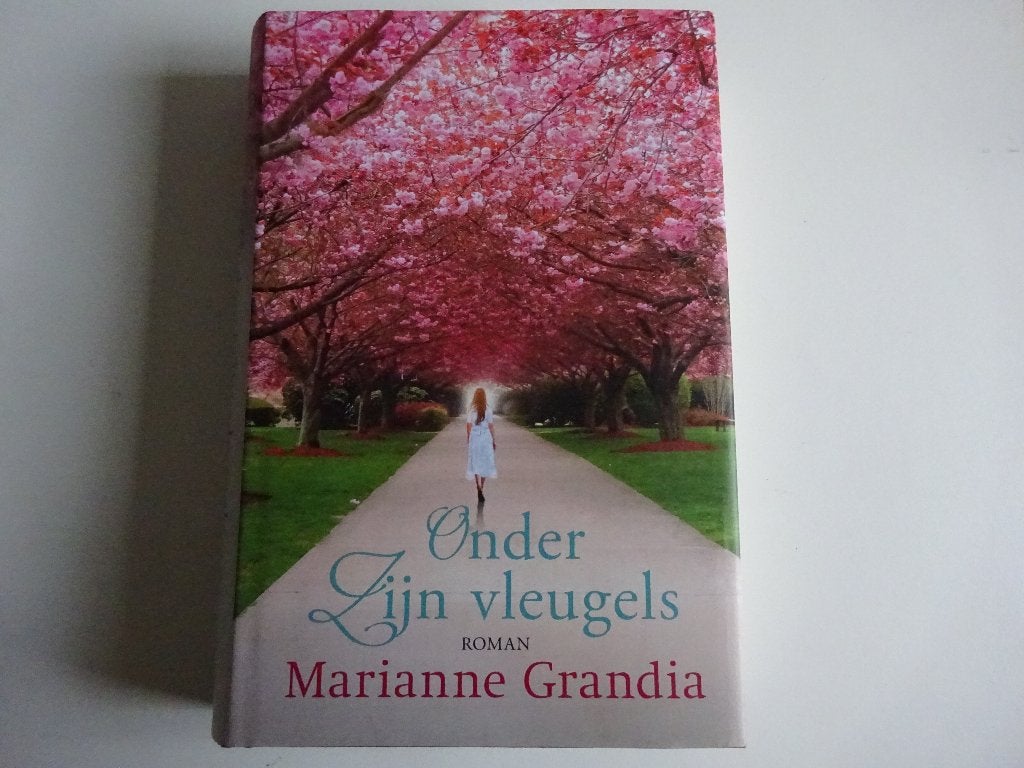 MARIANNE GRANDIA - ONDER ZIJN VLEUGELS - CHR. ROMAN, Boeken, Ophalen of Verzenden, Gelezen
