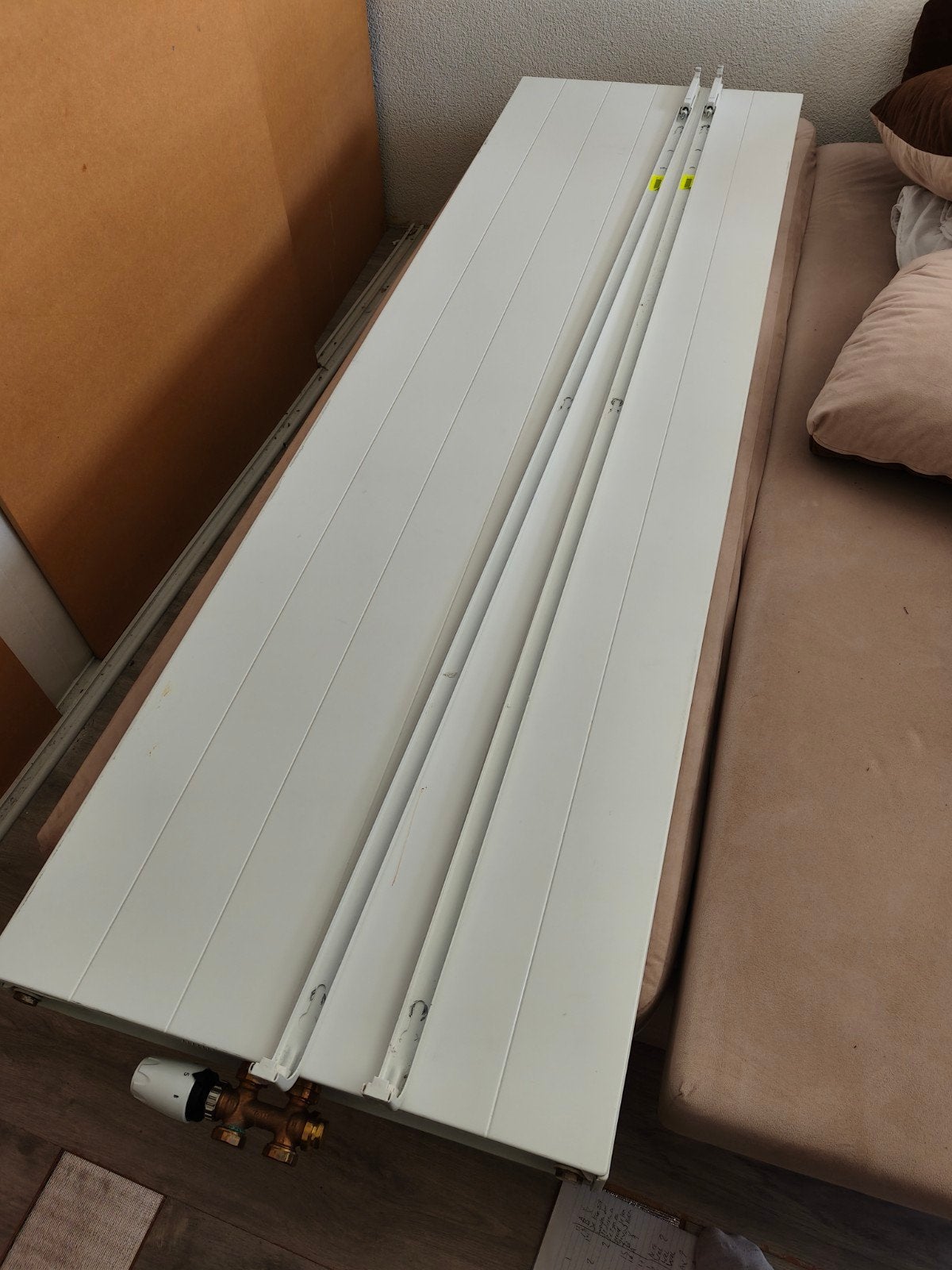 Verticale radiator 200x60 cm, Doe-het-zelf en Verbouw, Verwarming en Radiatoren, Gebruikt, Radiator, Ophalen of Verzenden, 60 tot 150 cm
