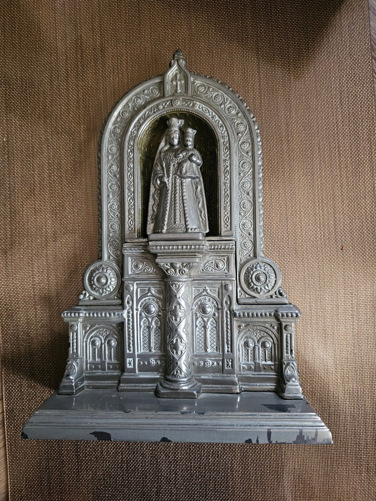 Antiek Mariabeeld met kind in nis - Religieuze decoratie, Antiek en Kunst, Ophalen of Verzenden