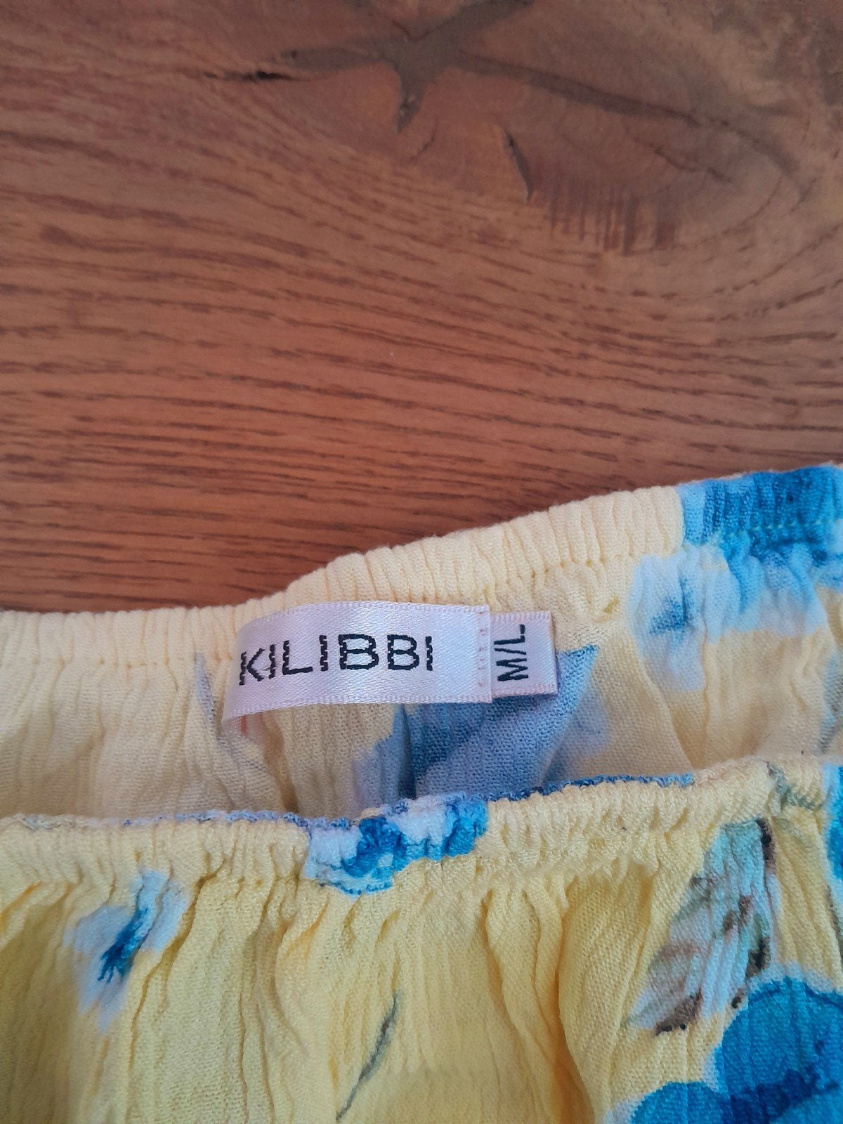 Gele off-shoulder crop top met blauwe bloemenprint, Kleding | Dames, Tops, Maat 38/40 (M), Geel, Ophalen of Verzenden, Gedragen