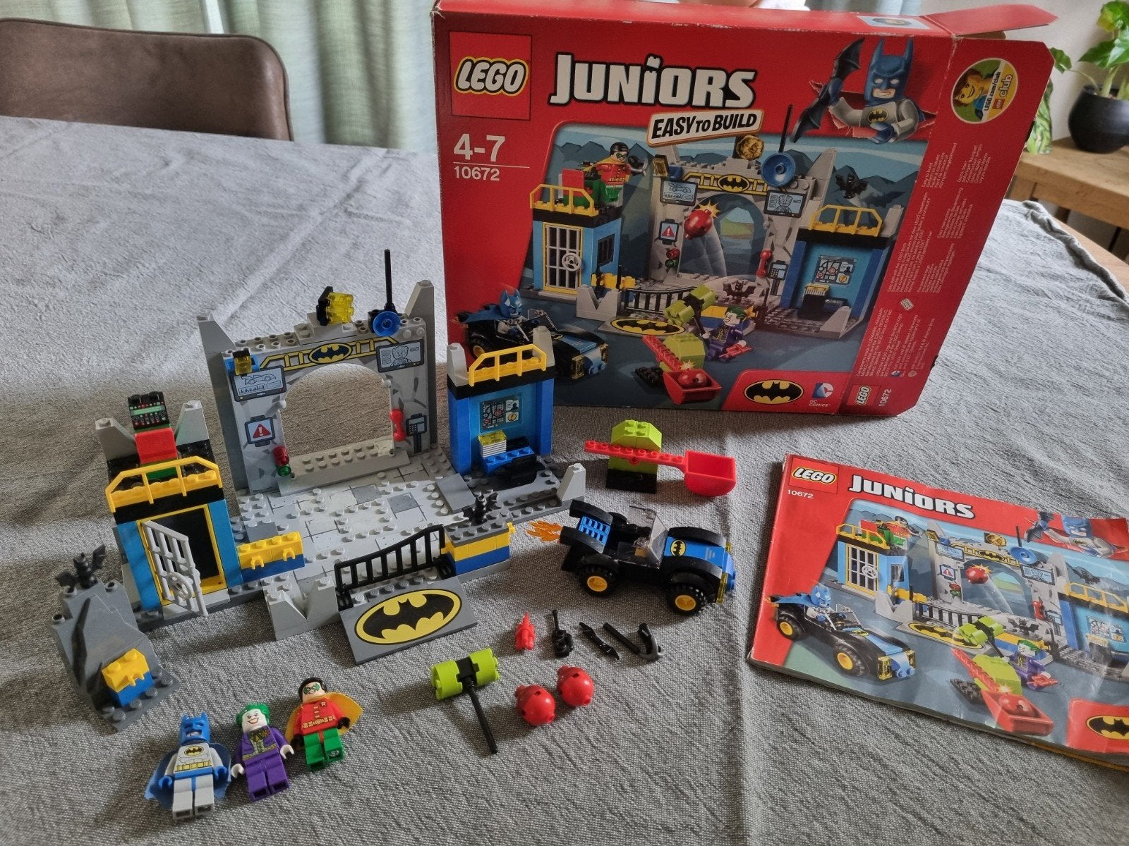 Lego Juniors Batman 10672 Batcave, Kinderen en Baby's, Speelgoed | Duplo en Lego, Lego, Ophalen of Verzenden, Zo goed als nieuw