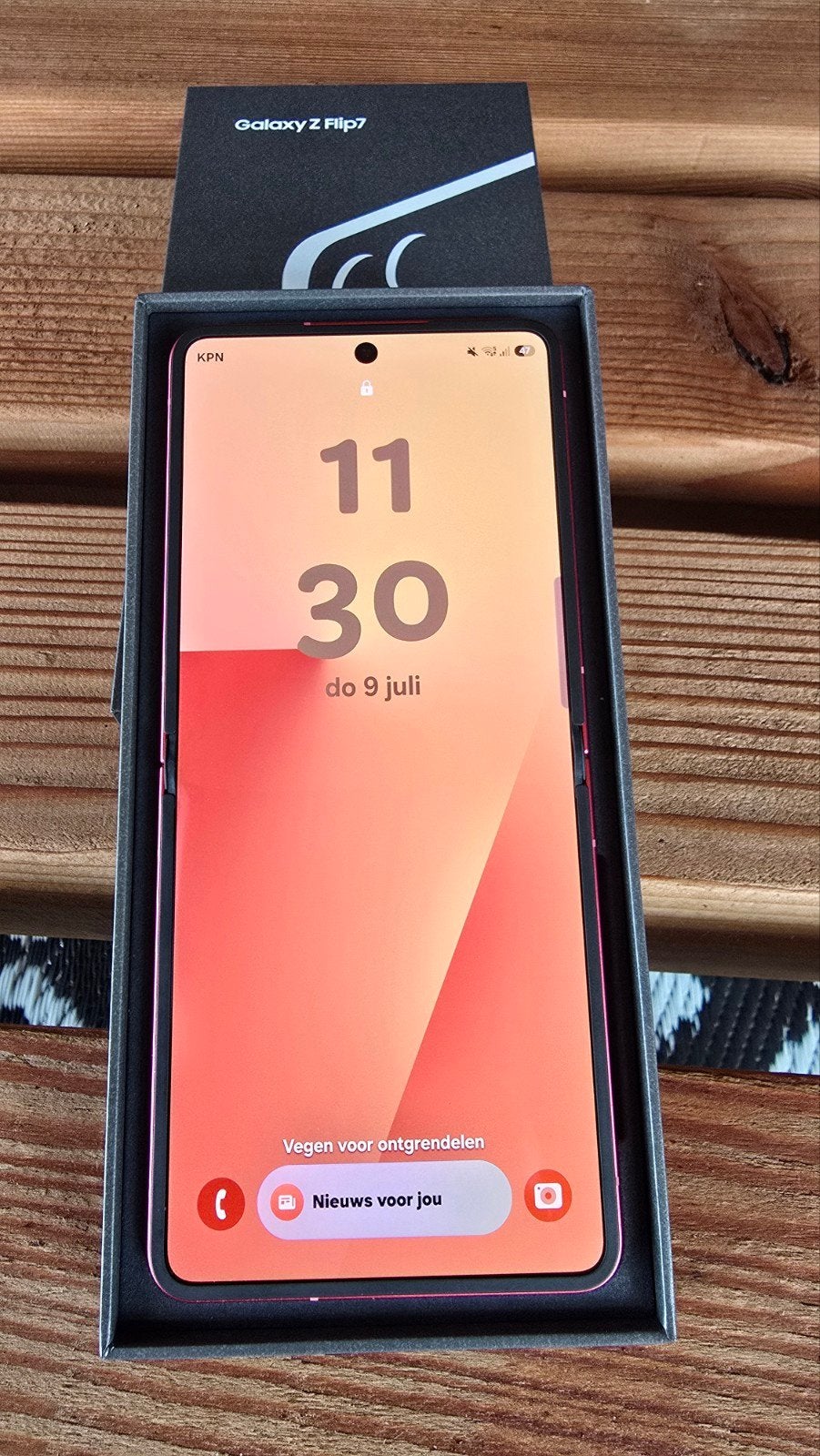 Samsung galaxy Z Flip7, Coral red, 256GB, Telecommunicatie, Mobiele telefoons | Samsung, 256 GB, Zwart, Ophalen of Verzenden