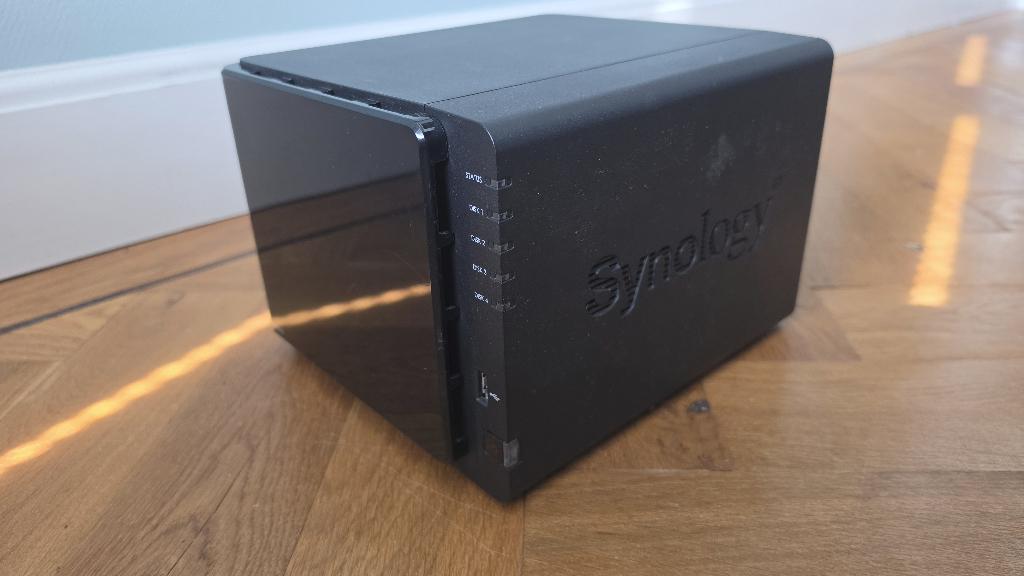 Synology NAS:  DS413 incl 750GB HD, Ophalen of Verzenden, Gebruikt