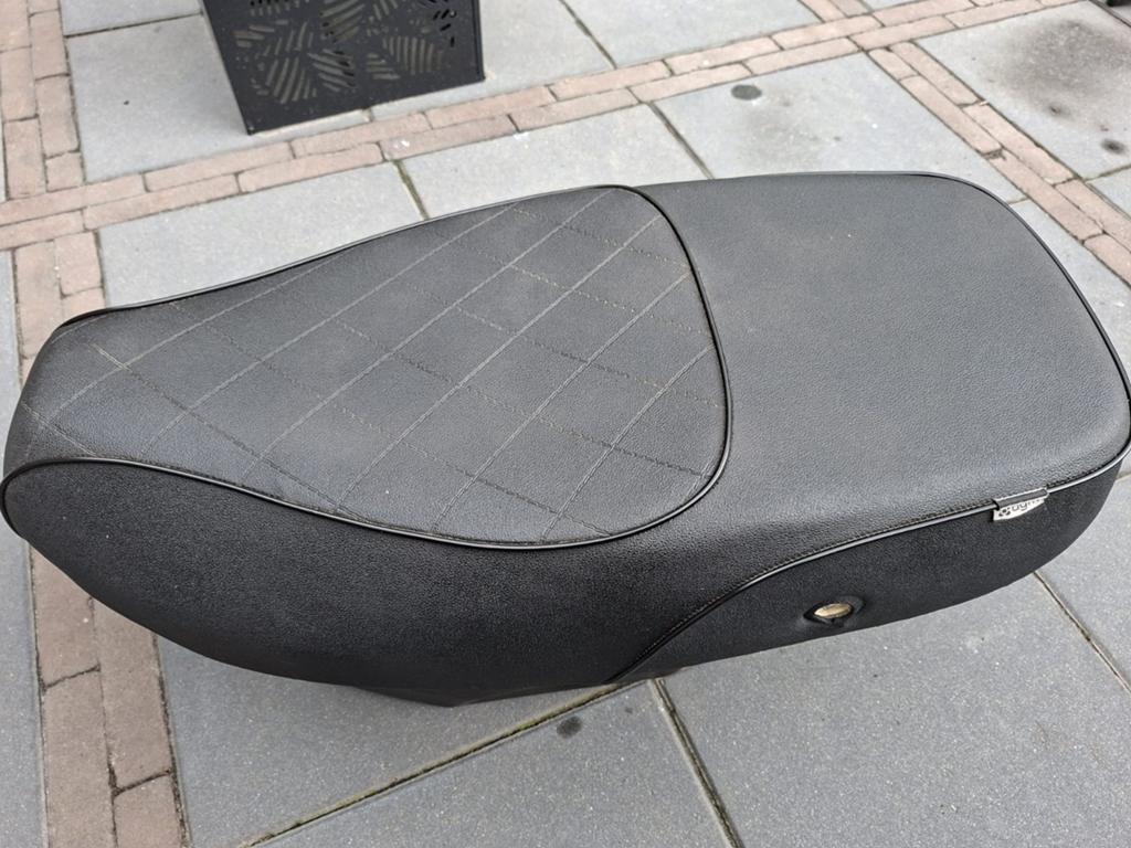 Complete buddyseat inclusief bak AGM vx50, Ophalen, Zo goed als nieuw, Zadel, Overige merken