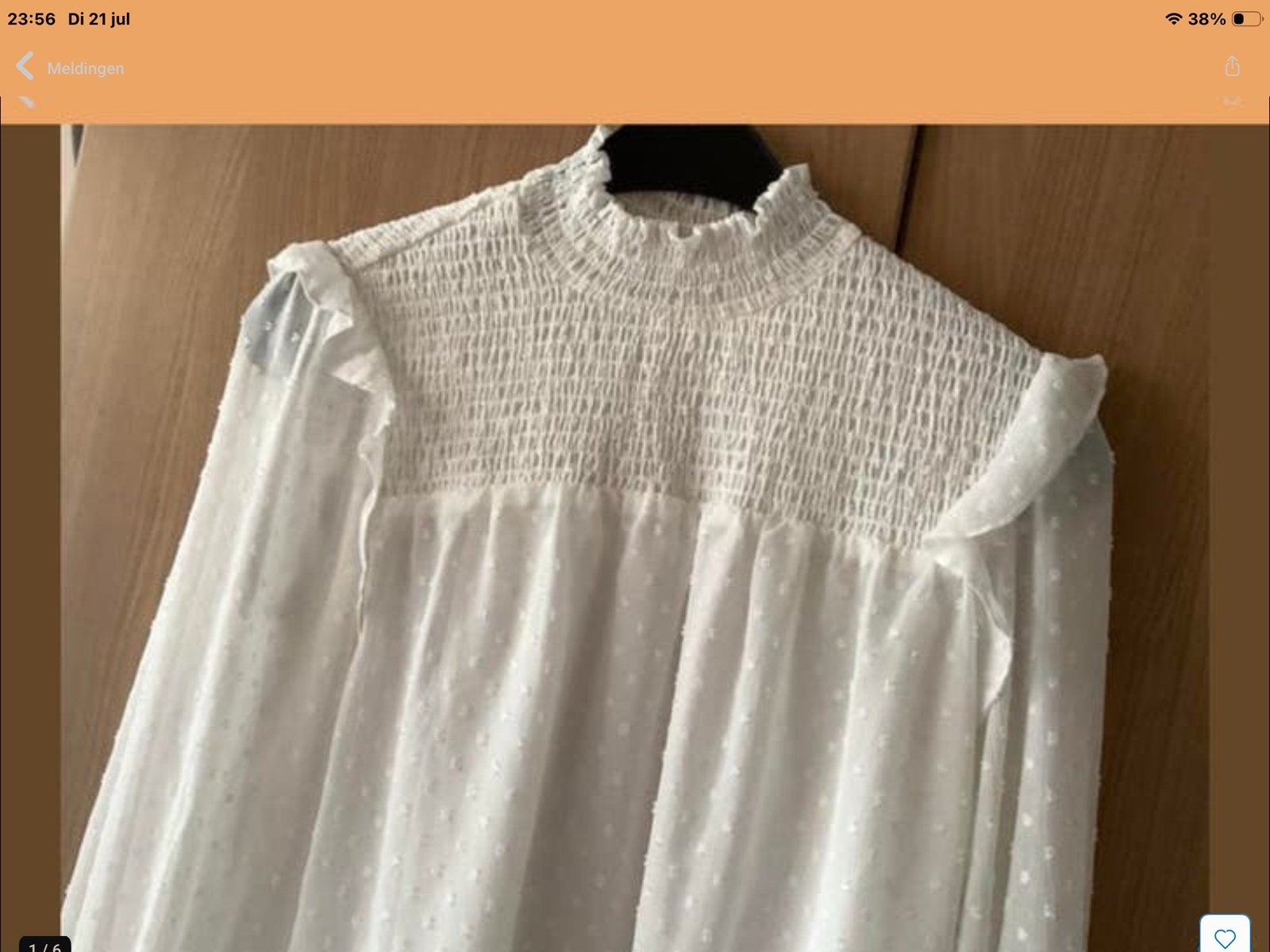Witte blouse met ruches en smockwerk - Amisu (mt 38/40), Kleding | Dames, Blouses en Tunieken, Verzenden, Gedragen, Maat 38/40 (M)
