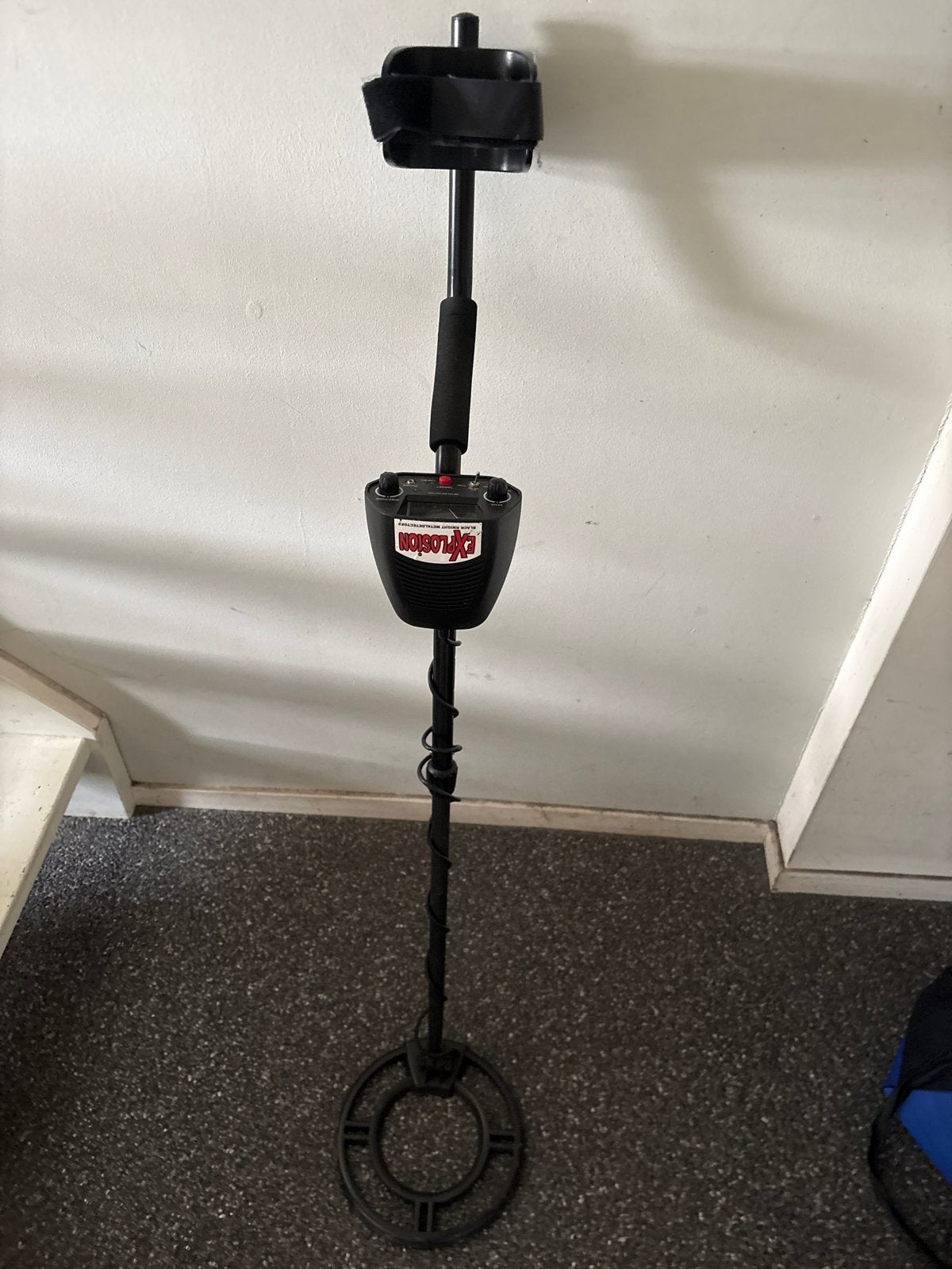 Metaaldetector Explosion Black Knight, Hobby en Vrije tijd, Metaaldetectors, Gebruikt, 30 cm of minder, Discriminatie metaaldetectie