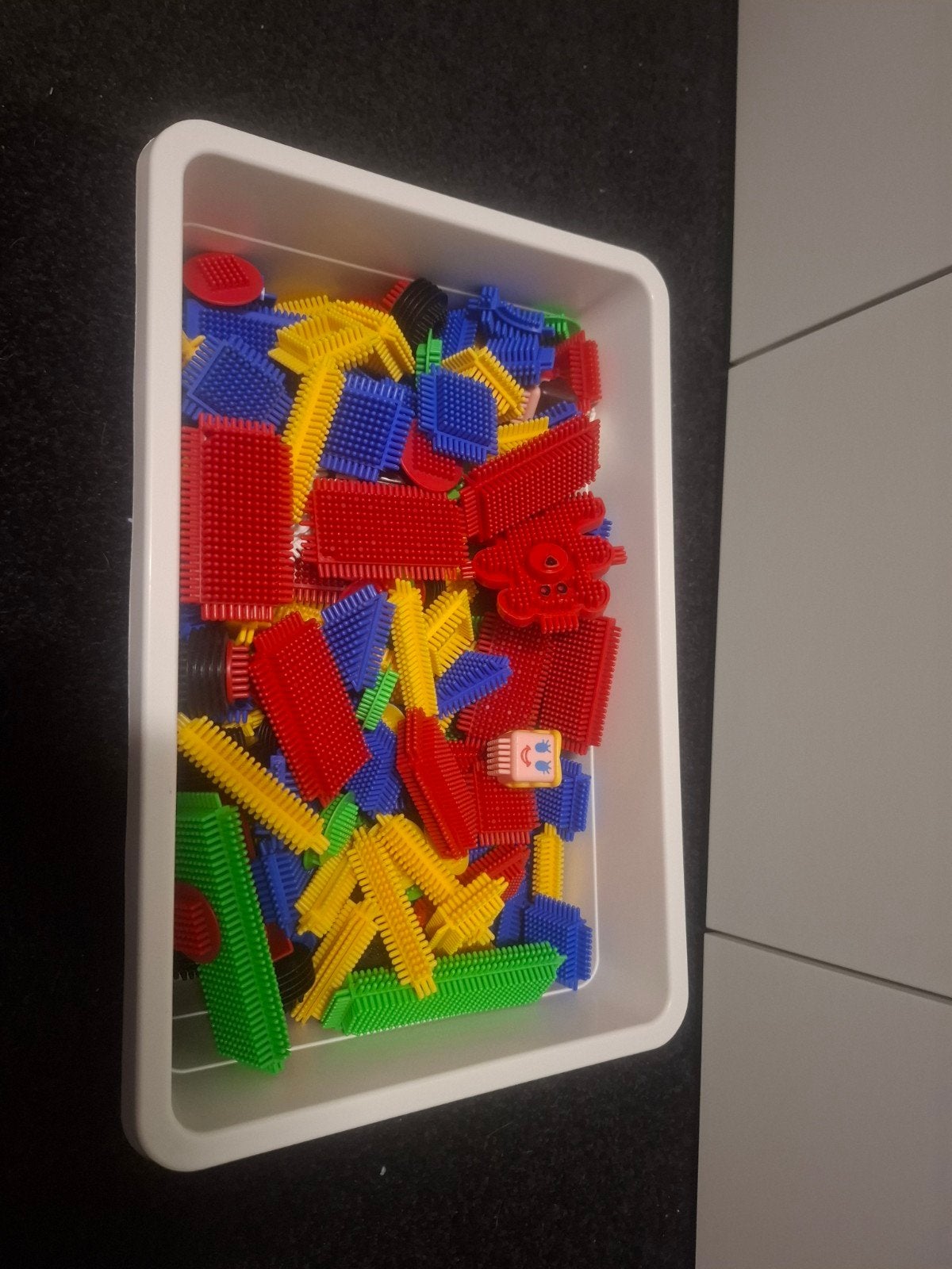 Doos met noppers. Voor urenlang speelplezier. Exclusief bak, Ophalen, Zo goed als nieuw
