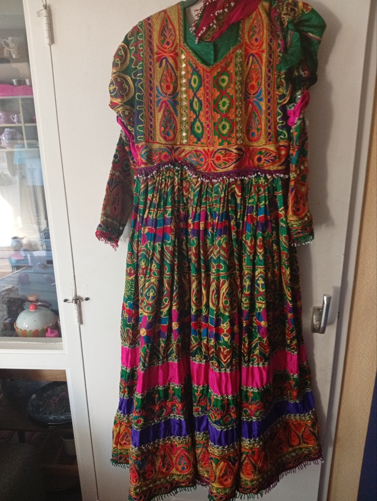 Prachtige Afghaanse jurk - Handgemaakt en kleurrijk, Kleding | Dames, Meerkleurig, Zo goed als nieuw, Handgemaakt, Onder de knie