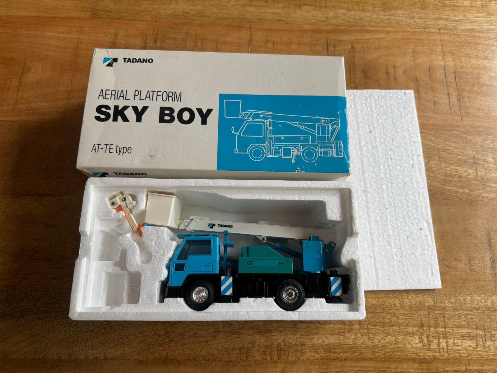 Tadano Sky Boy AT-TE type hoogwerker model 1:50, Hobby en Vrije tijd, Modelauto's | 1:50, Ophalen of Verzenden, Zo goed als nieuw