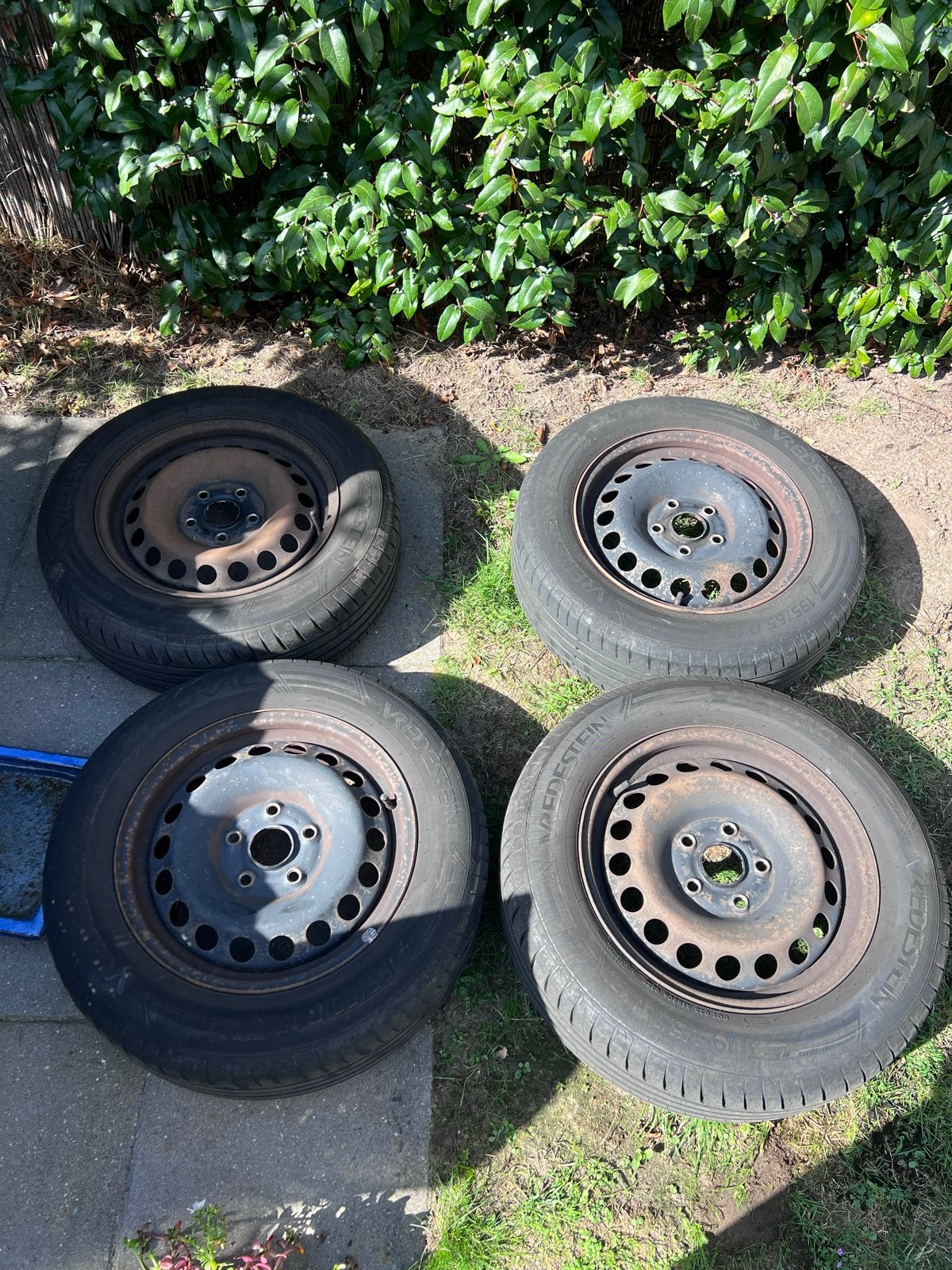 4x Vredestein banden op stalen velgen 195/65 R15, Auto-onderdelen, Banden en Velgen, Ophalen, Gebruikt, 15 inch, Banden en Velgen