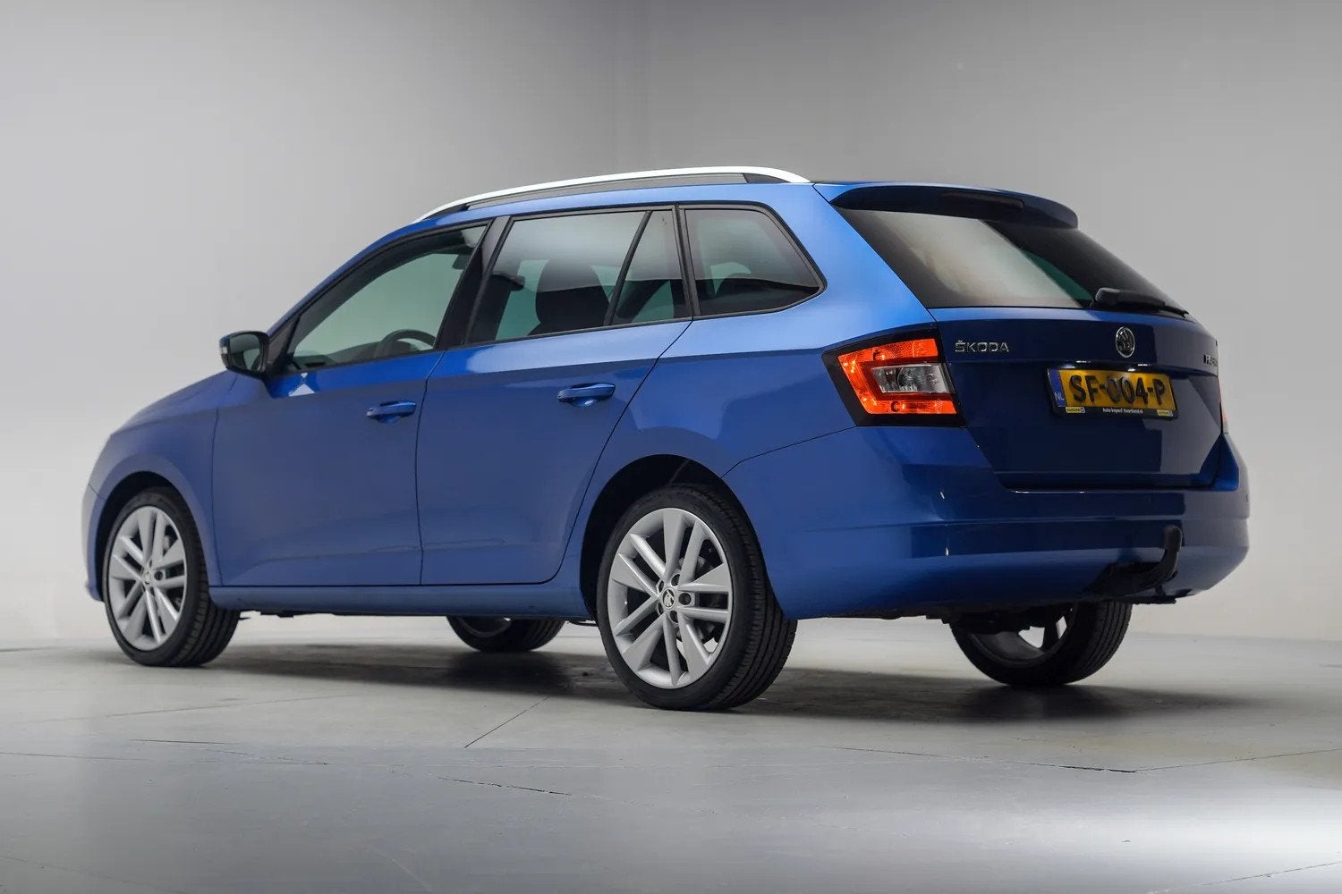 Skoda Fabia Combi 1.0 TSI Style Aut. [ Panorama Stoelverwarm, Auto's, Skoda, Gebruikt, Blauw, 49 €/maand, Automatische klimaatregeling