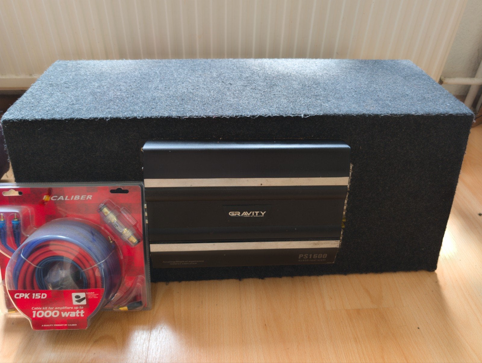 Gravity PS1600 versterker + Caliber CPK 15D kabelset, Ophalen, Gebruikt