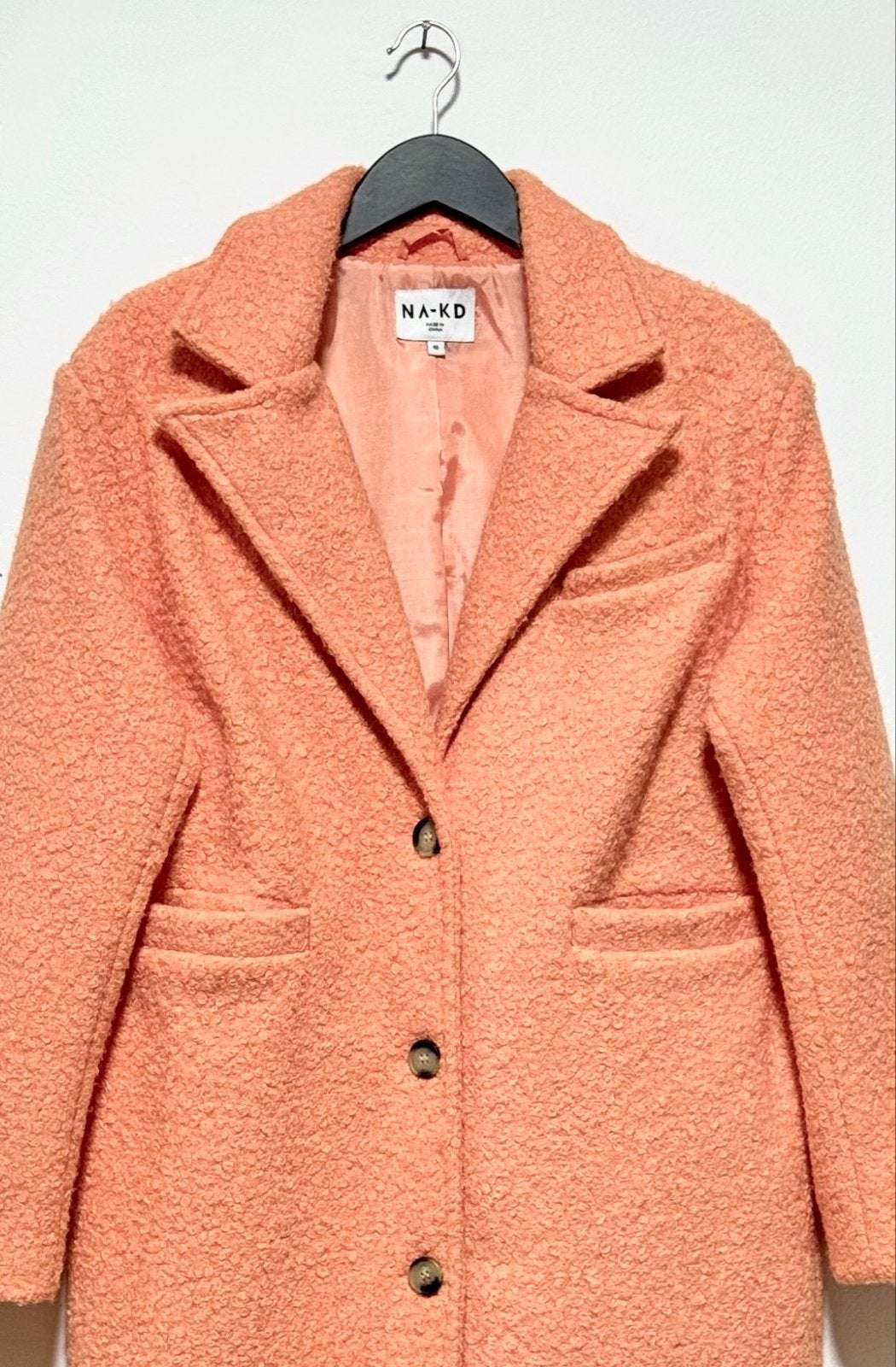 NA-KD Lange Teddy Jas  in perzikoranje Maat- 40, Verzenden, Zo goed als nieuw, Maat 38/40 (M), Oranje