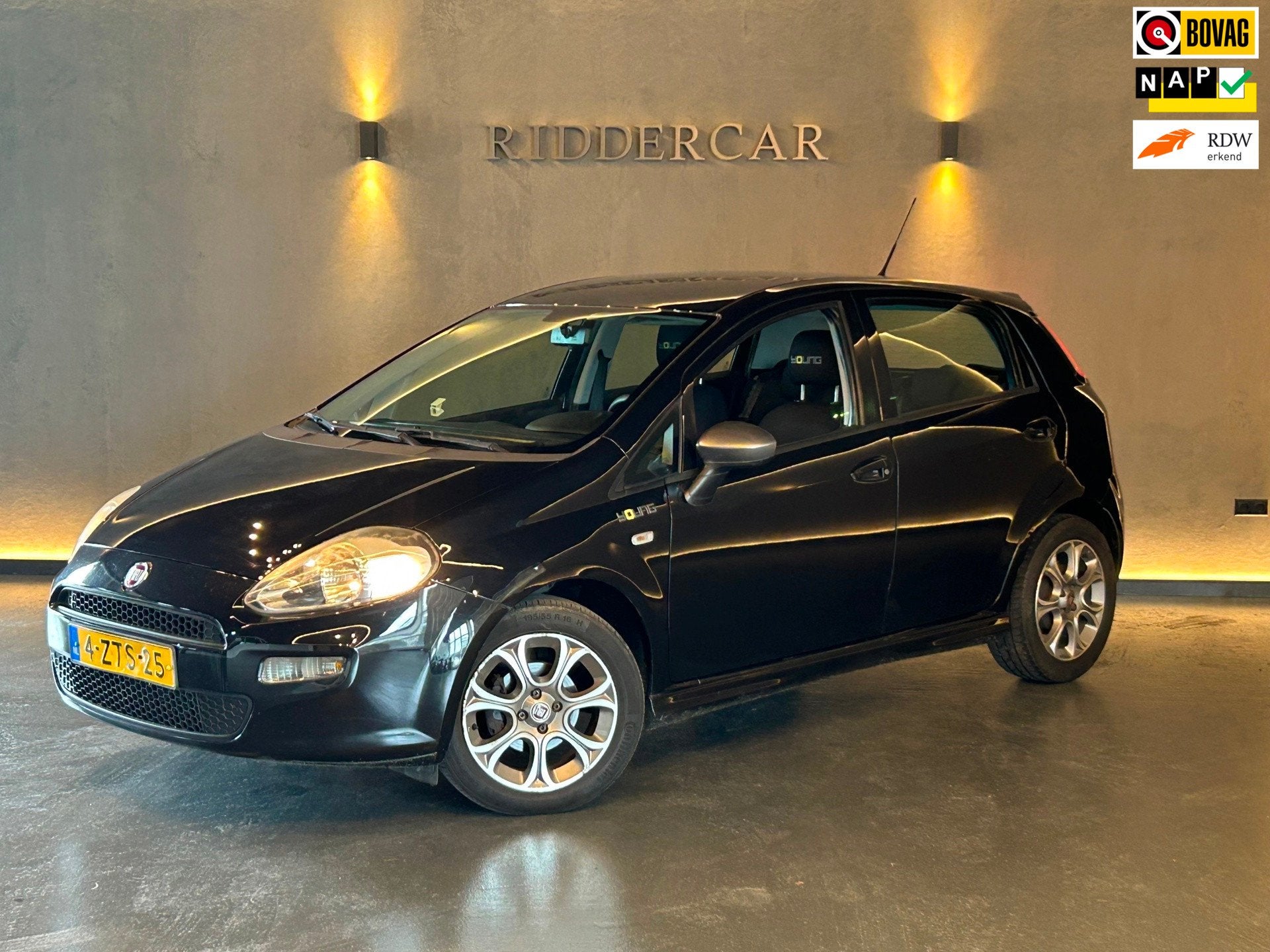 Fiat Punto Evo 0.9 TwinAir Young|NAP|2E EIG|TREKHAAK|AIRCO|A, Auto's, Voorwielaandrijving, 101 pk, Gebruikt, Euro 6