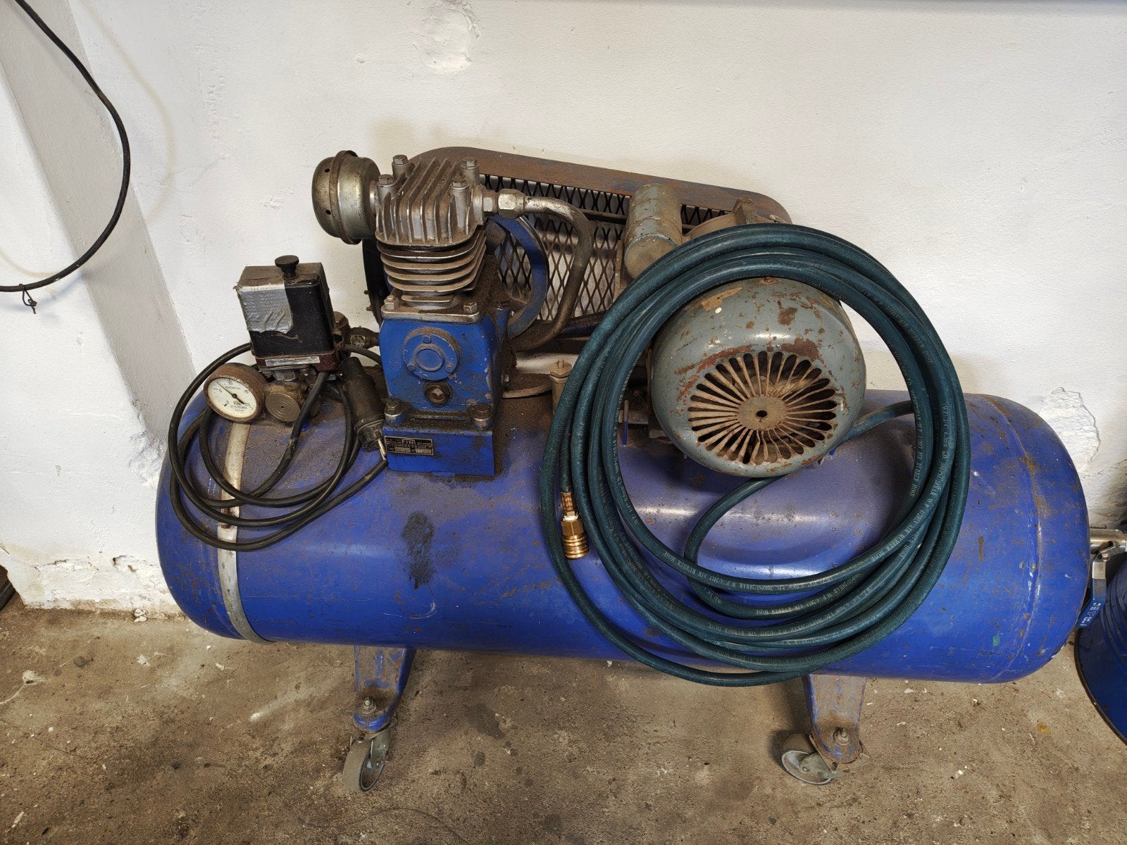 grote compressor incl accessoires, Doe-het-zelf en Verbouw, Compressors, Minder dan 25 liter, Ophalen, Minder dan 200 liter/min