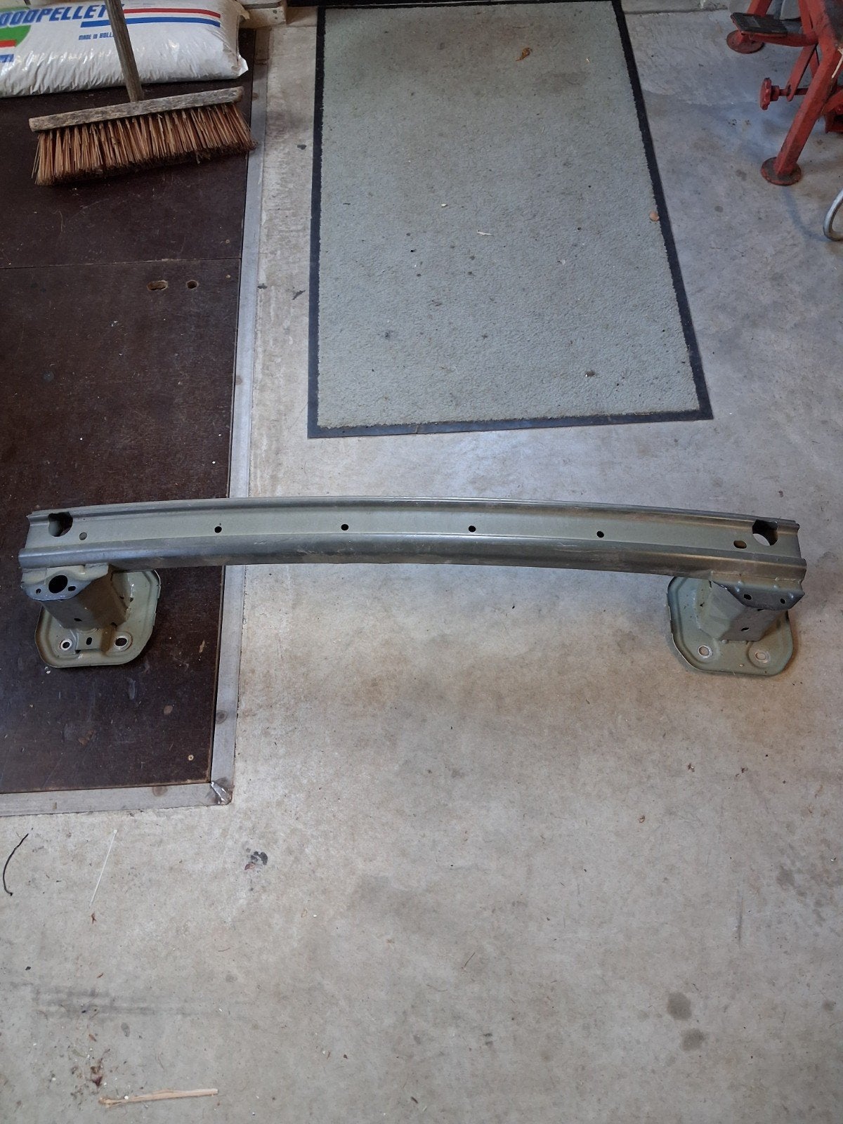 Bumperbalk voor Volvo XC60, Ophalen of Verzenden, Voor, Volvo, Bumper