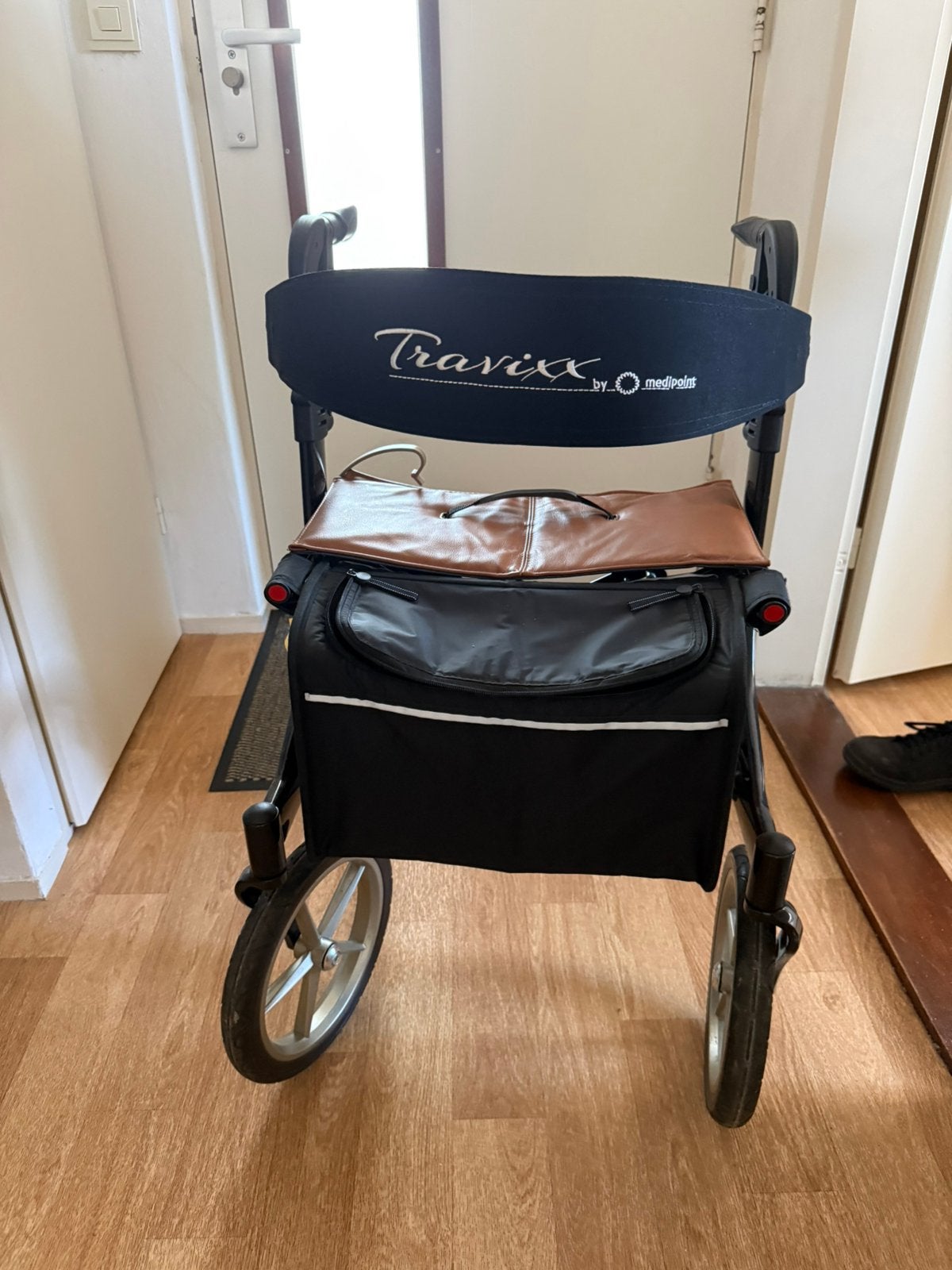 Rollator nieuw Travixx, Ophalen, Zo goed als nieuw, Duwrolstoel